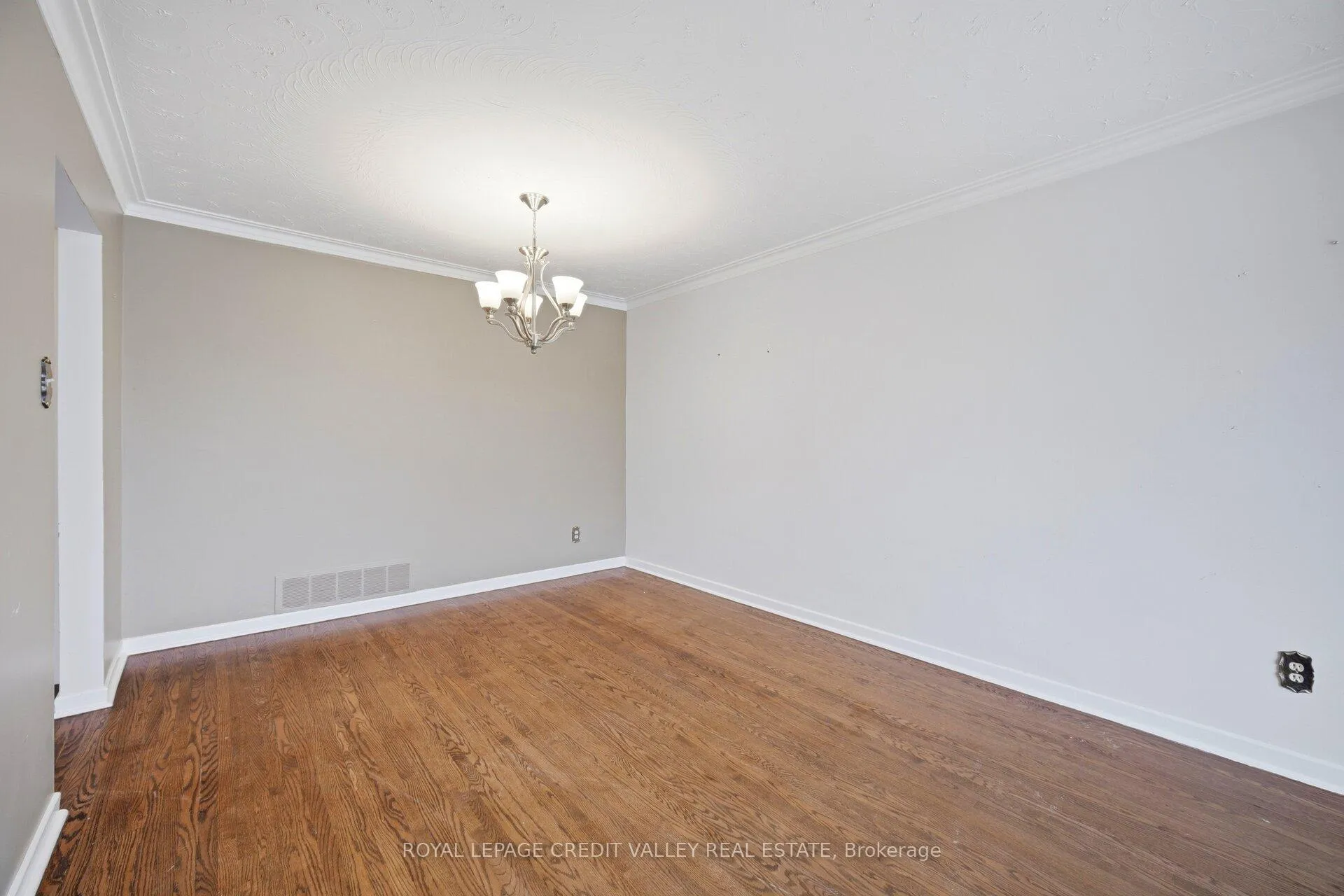 Photo 45 of 13 Cheryl Court, Brampton, Brampton North — HOMEH