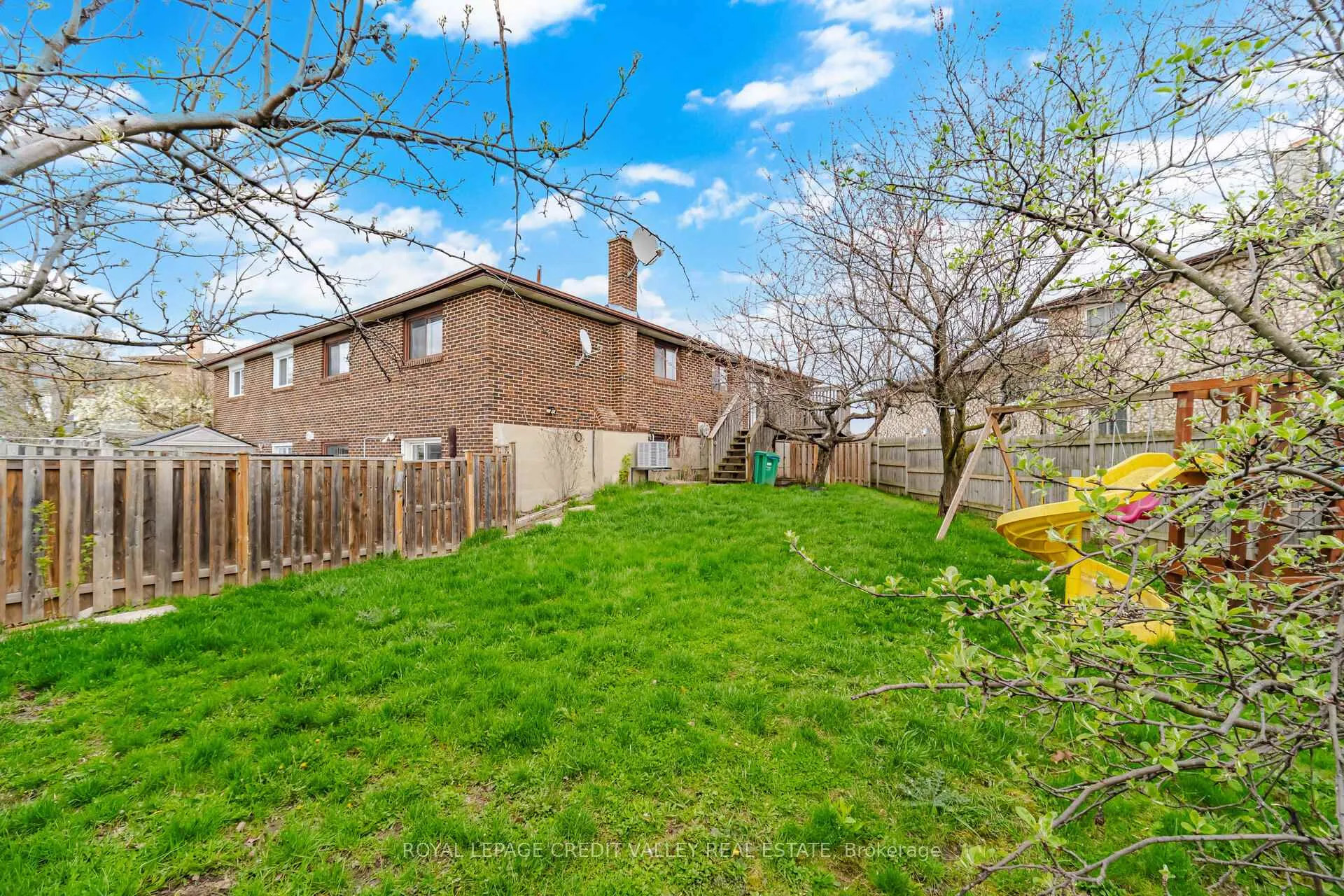 Photo 49 of 13 Cheryl Court, Brampton, Brampton North — HOMEH