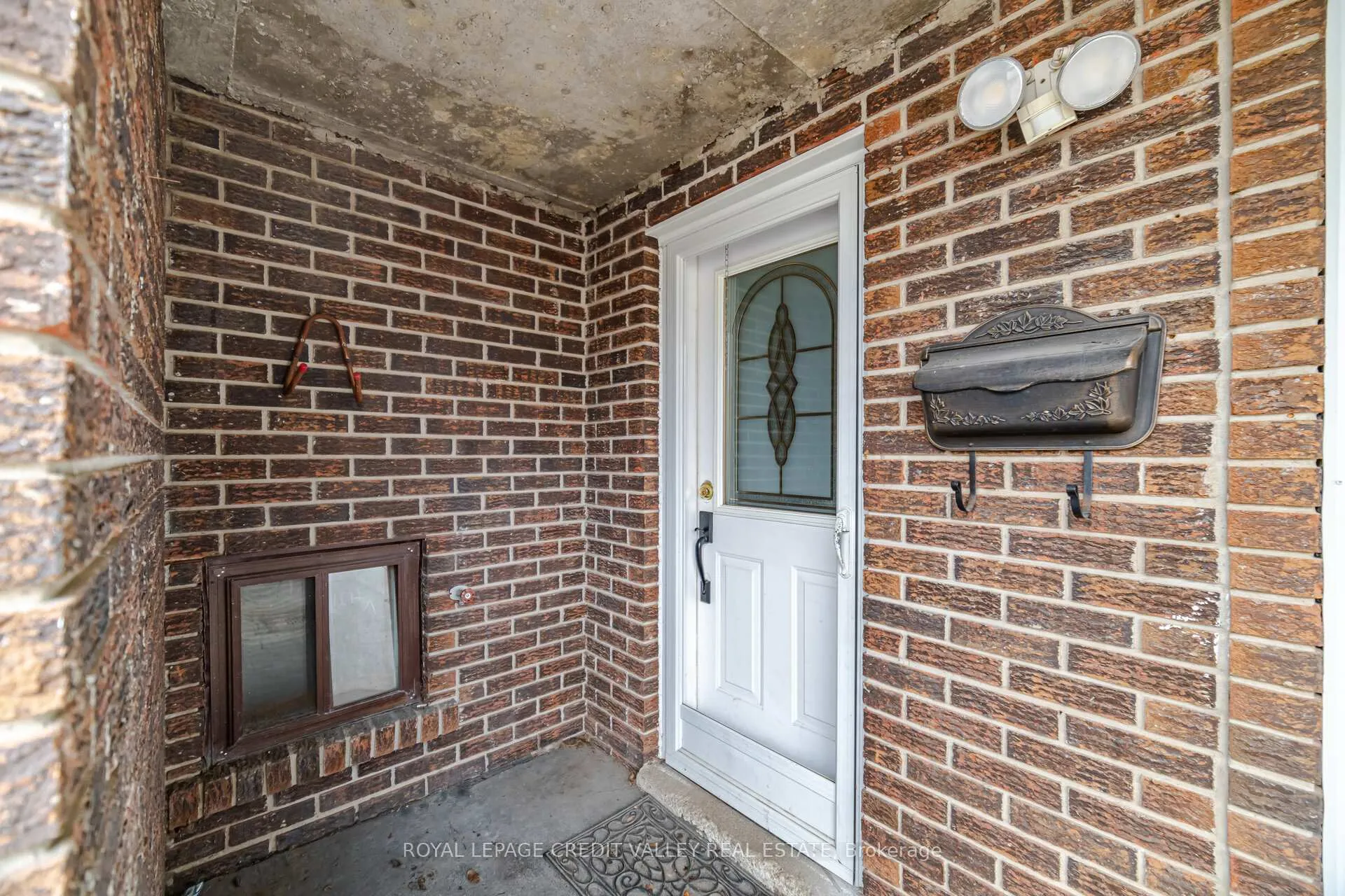 Photo 33 of 13 Cheryl Court, Brampton, Brampton North — HOMEH