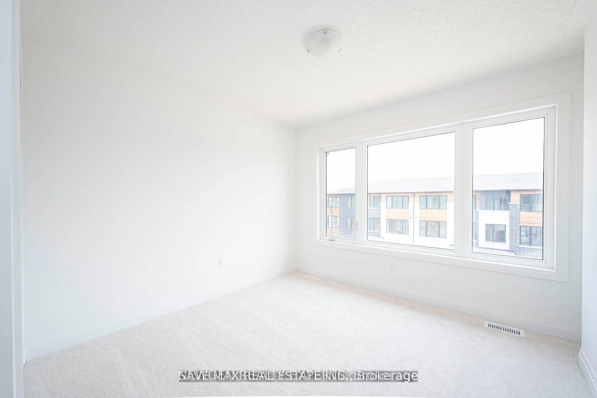 Photo 13 of 74 Windtree Way, Halton Hills, Georgetown — HOMEH
