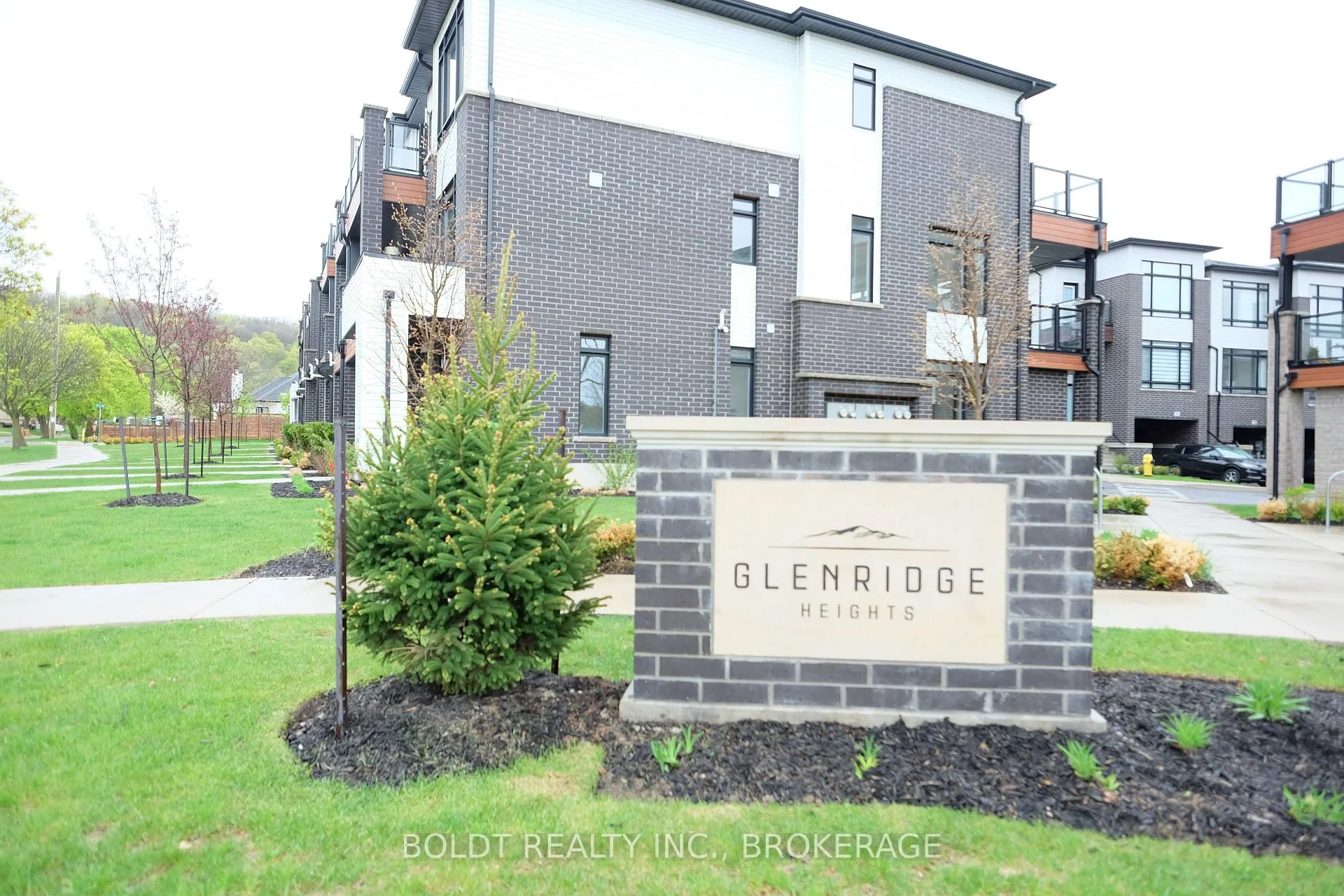 Photo 1 of 4 Sidney Rose Common, St. Catharines, Glendale/Glenridge — HOMEH