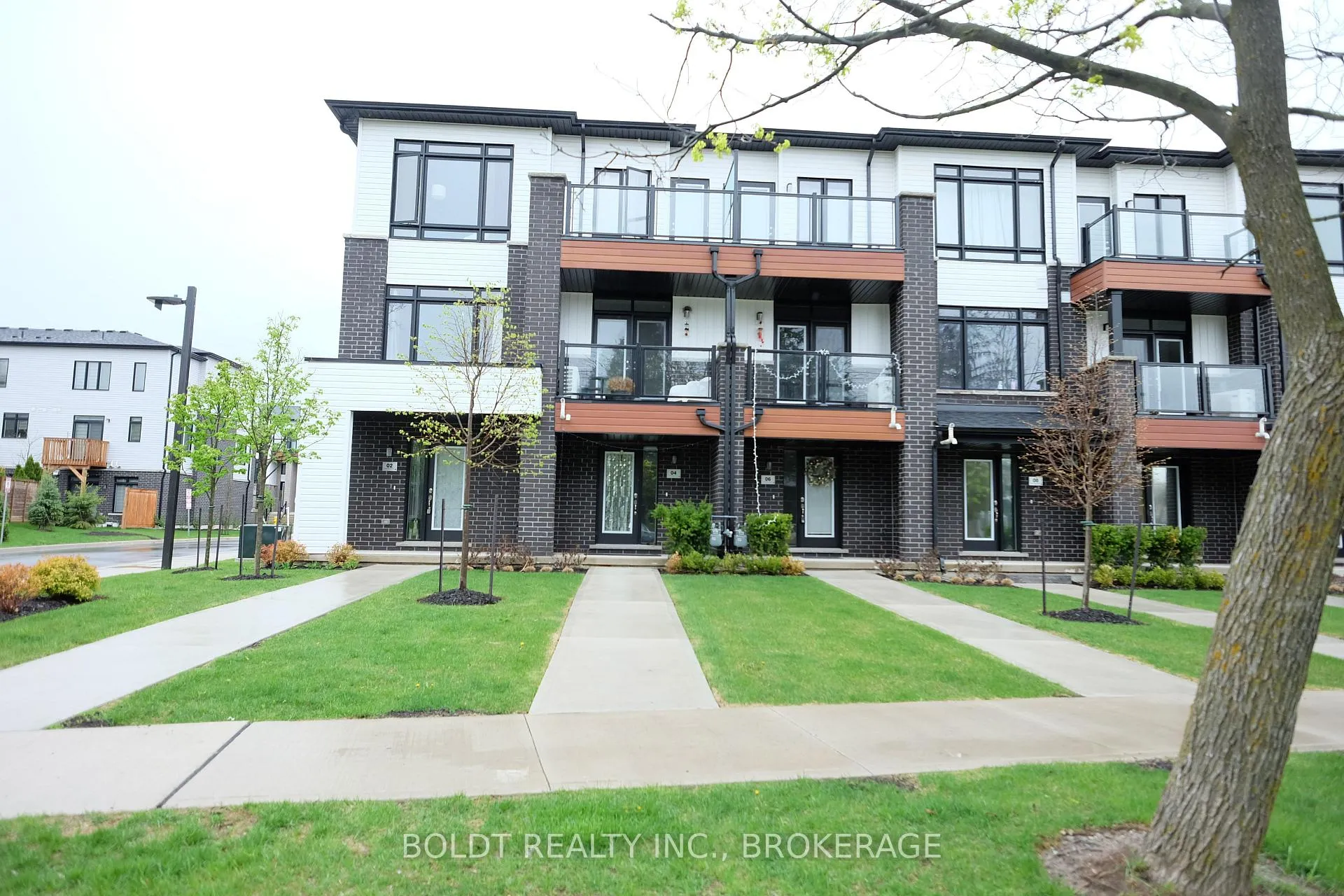 Photo 2 of 4 Sidney Rose Common, St. Catharines, Glendale/Glenridge — HOMEH