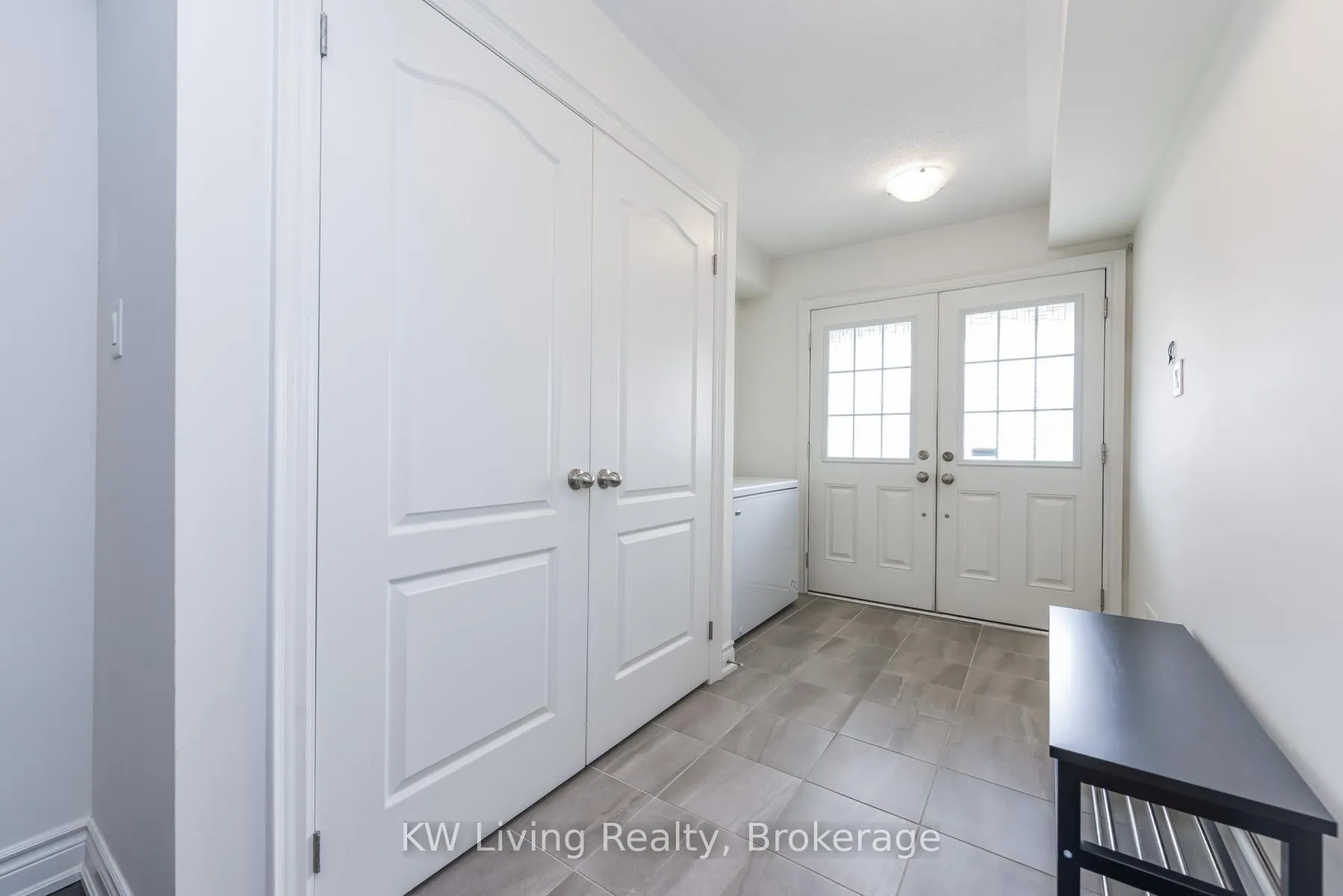 Photo 4 of 8593 Financial Drive, Brampton, Bram West — HOMEH