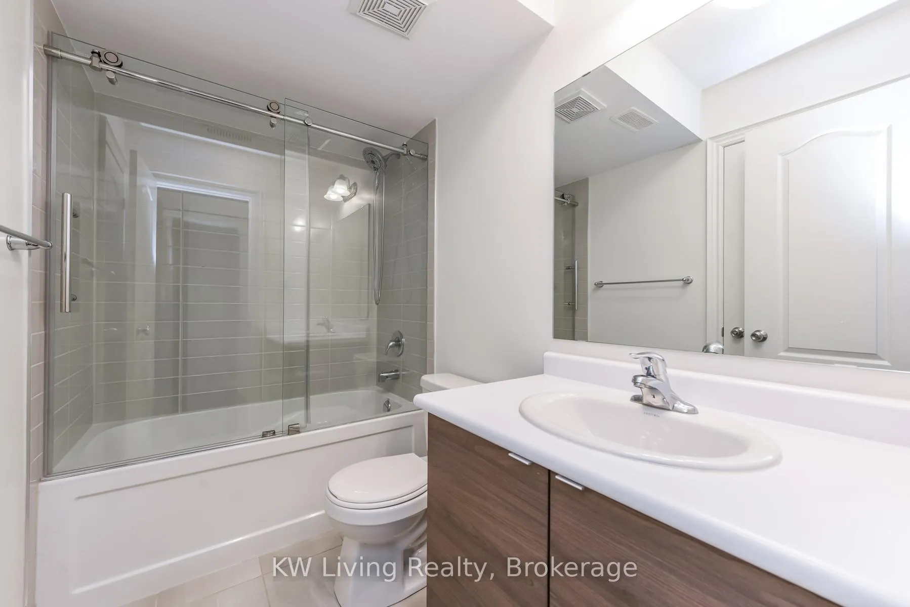 Photo 7 of 8593 Financial Drive, Brampton, Bram West — HOMEH