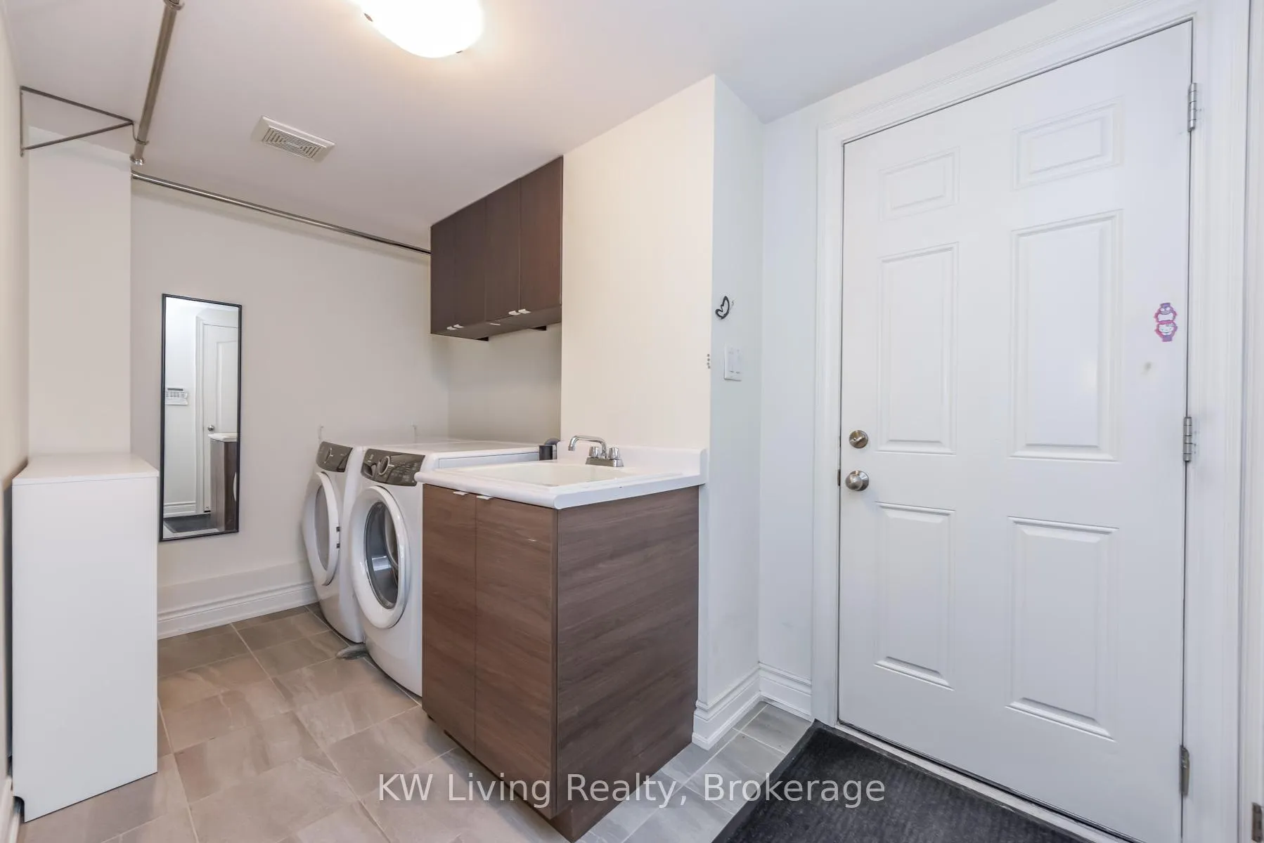 Photo 8 of 8593 Financial Drive, Brampton, Bram West — HOMEH