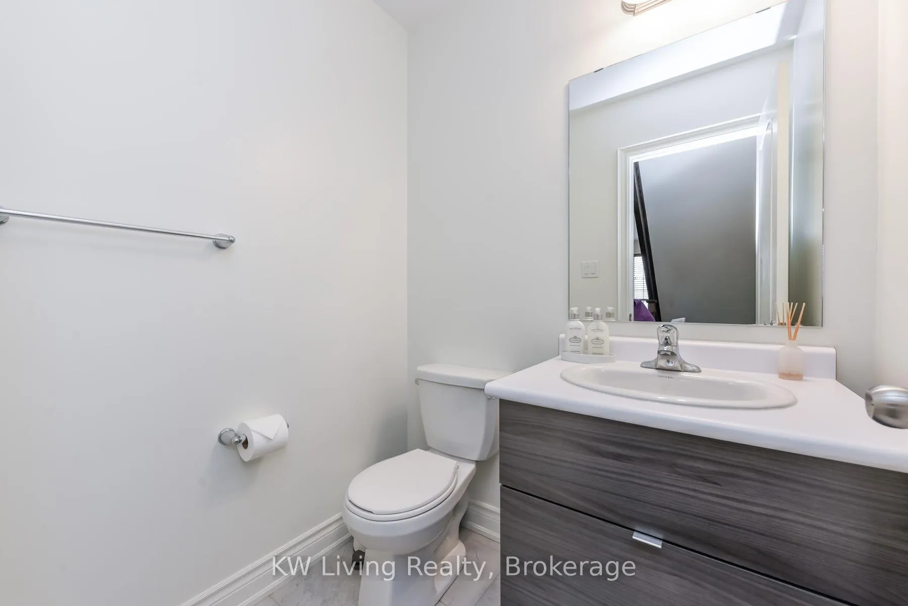 Photo 15 of 8593 Financial Drive, Brampton, Bram West — HOMEH