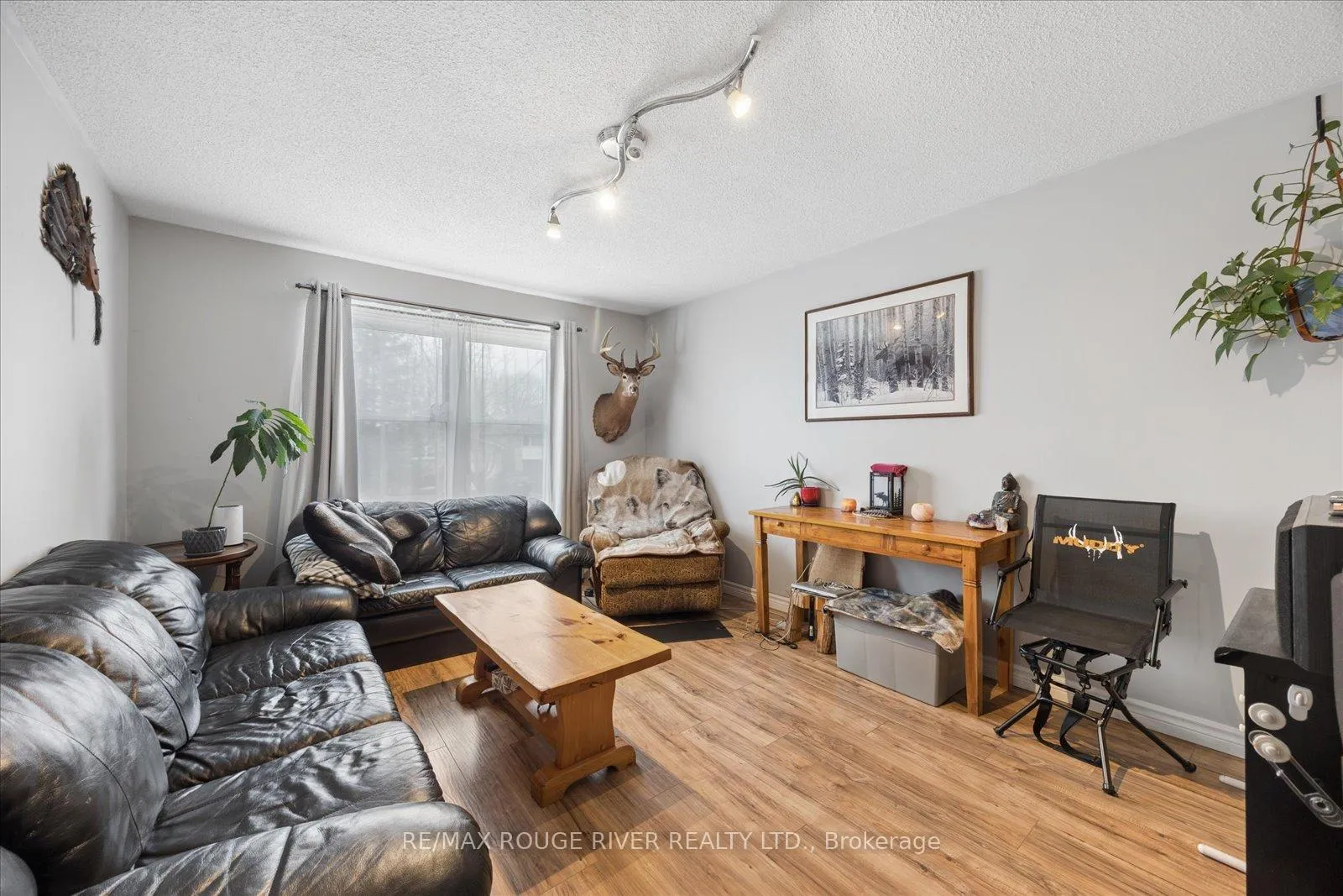 Photo 3 of 79 Broadlands Crescent, Clarington, Courtice — HOMEH