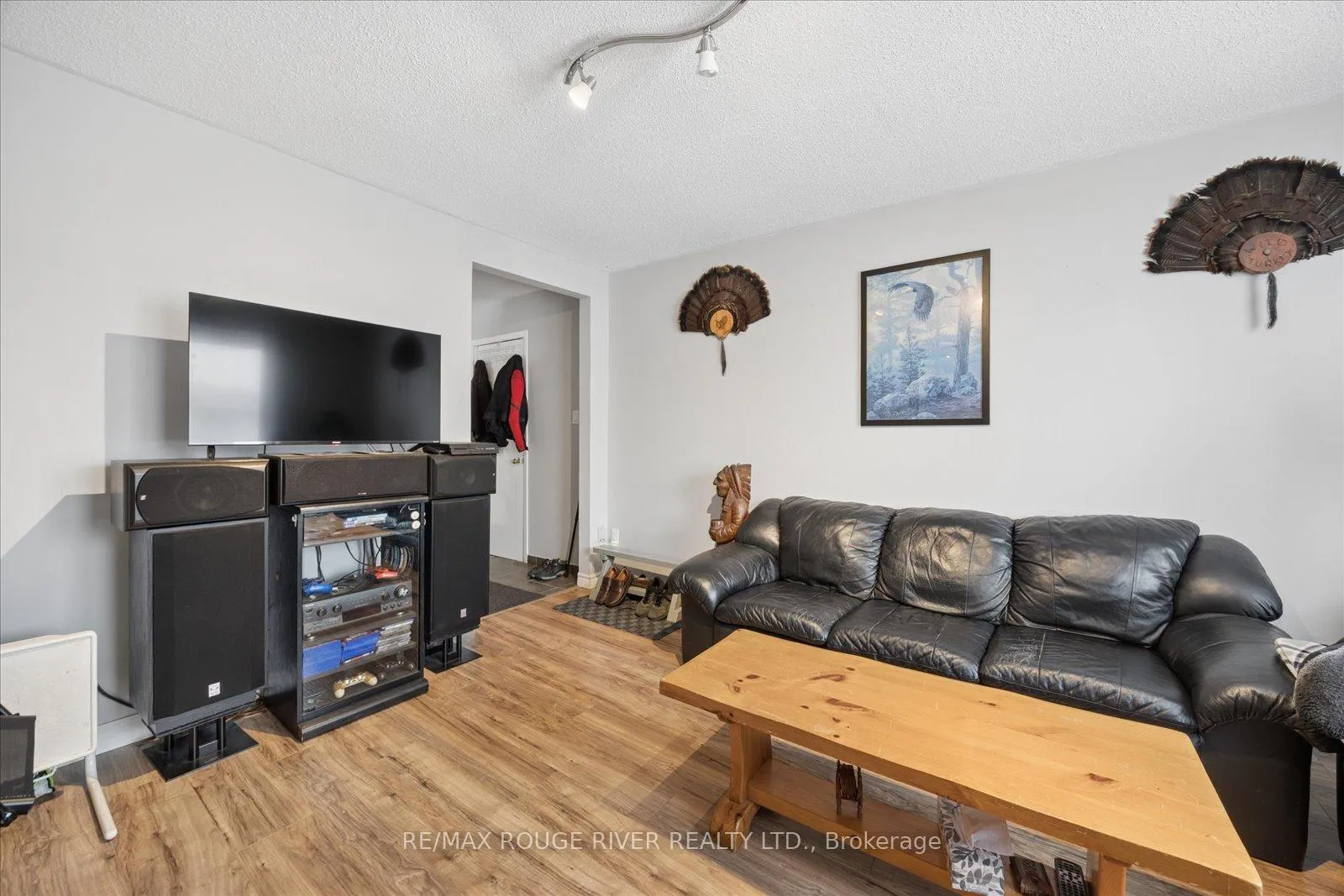 Photo 4 of 79 Broadlands Crescent, Clarington, Courtice — HOMEH
