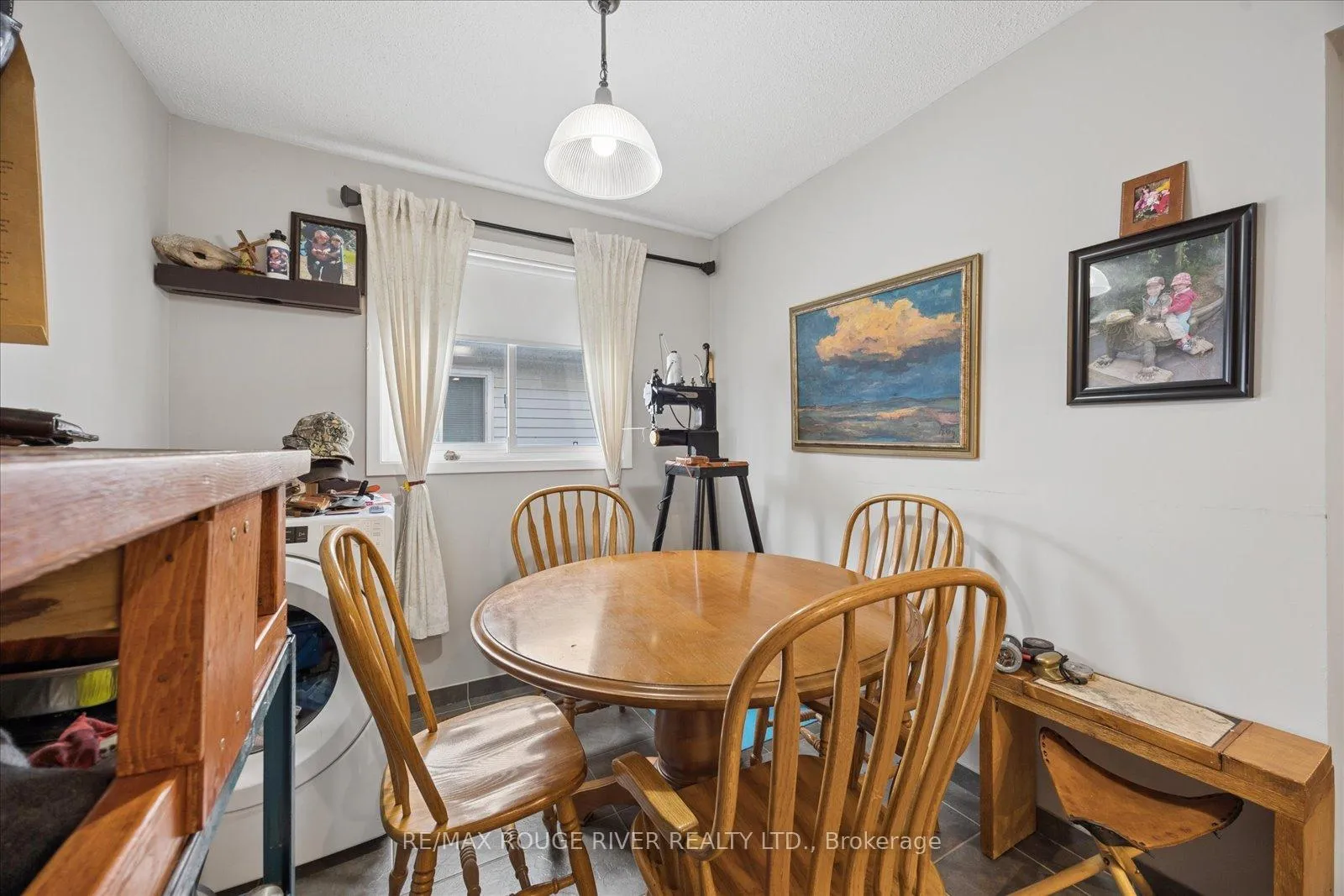 Photo 7 of 79 Broadlands Crescent, Clarington, Courtice — HOMEH