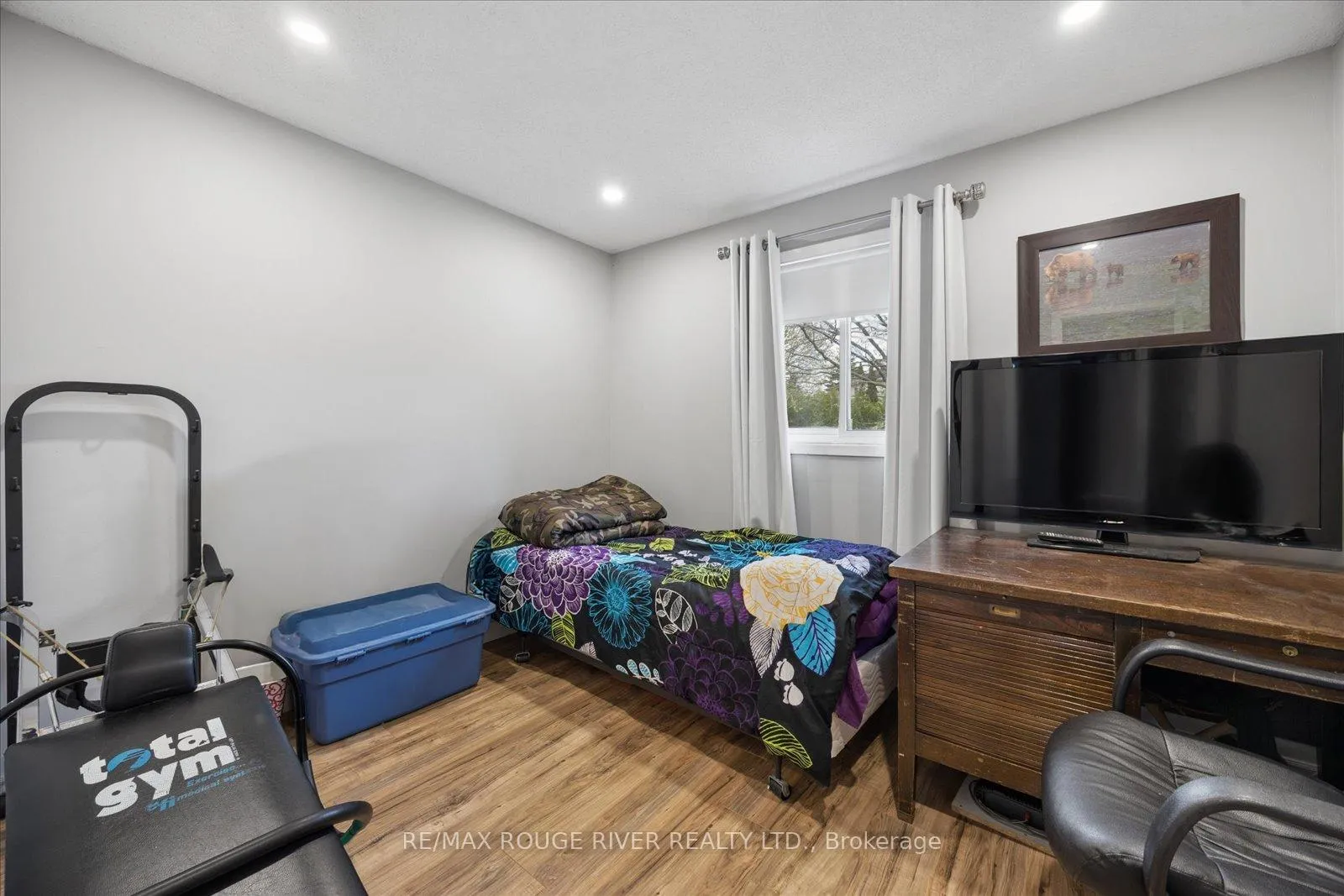 Photo 8 of 79 Broadlands Crescent, Clarington, Courtice — HOMEH