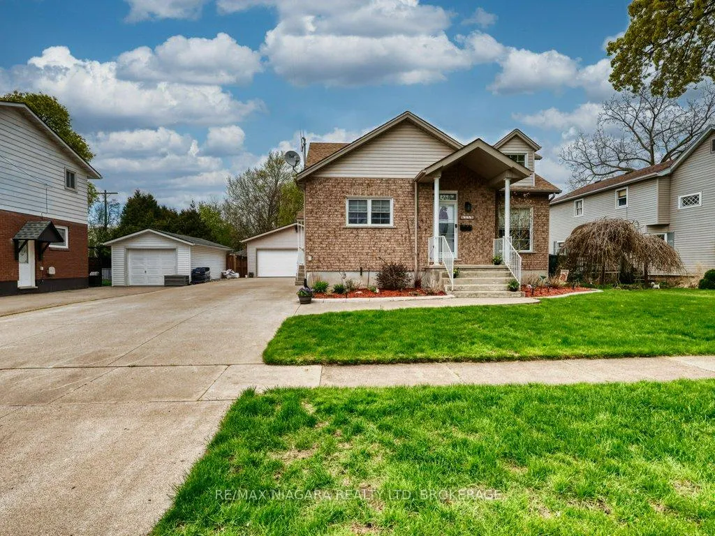 Photo 2 of 8110 Lamont Avenue, Niagara Falls, Chippawa — HOMEH