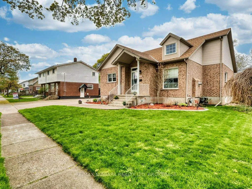 Photo 3 of 8110 Lamont Avenue, Niagara Falls, Chippawa — HOMEH