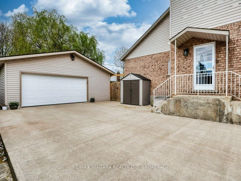 Photo 4 of 8110 Lamont Avenue, Niagara Falls, Chippawa — HOMEH