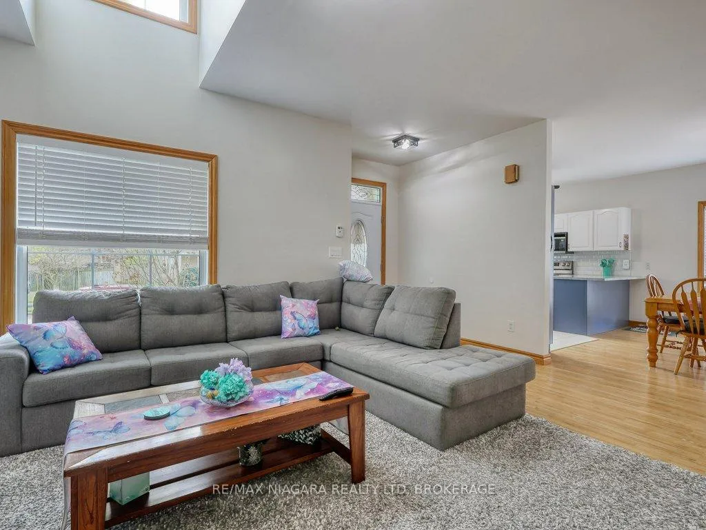 Photo 10 of 8110 Lamont Avenue, Niagara Falls, Chippawa — HOMEH
