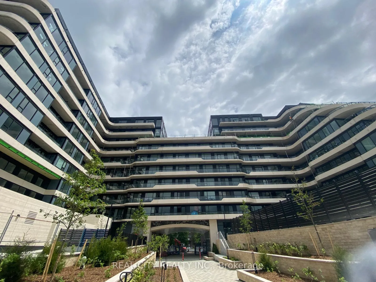 Photo 2 of Unit 512, 8188 Yonge Street, Vaughan, Uplands — HOMEH