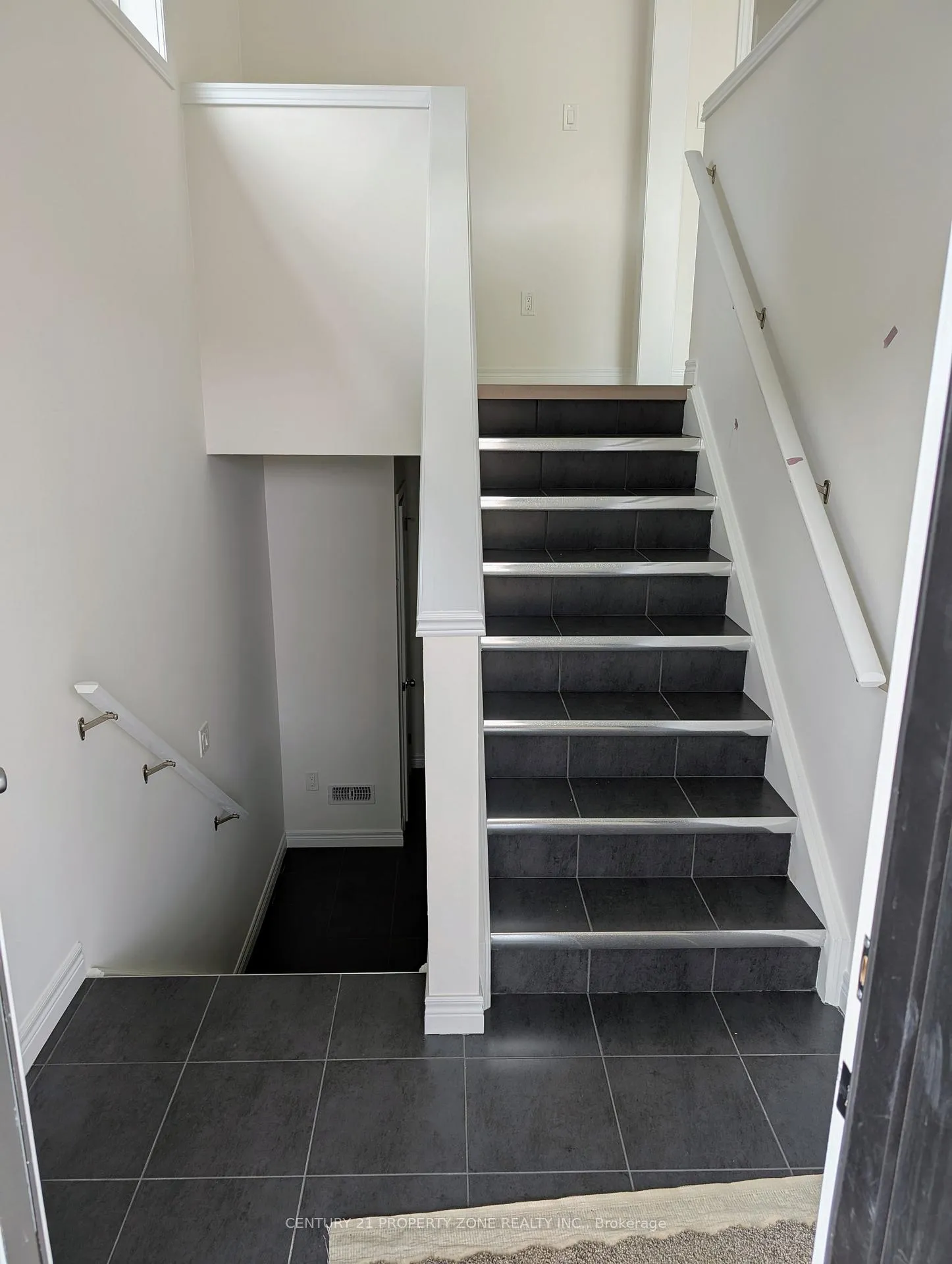 Photo 2 of 55 Arabella Drive, Guelph, Kortright East — HOMEH