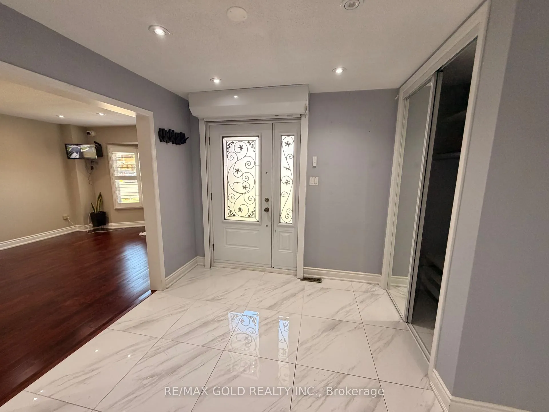 Photo 3 of Unit Main Floor, 11 Sunforest Drive, Brampton, Heart Lake West — HOMEH