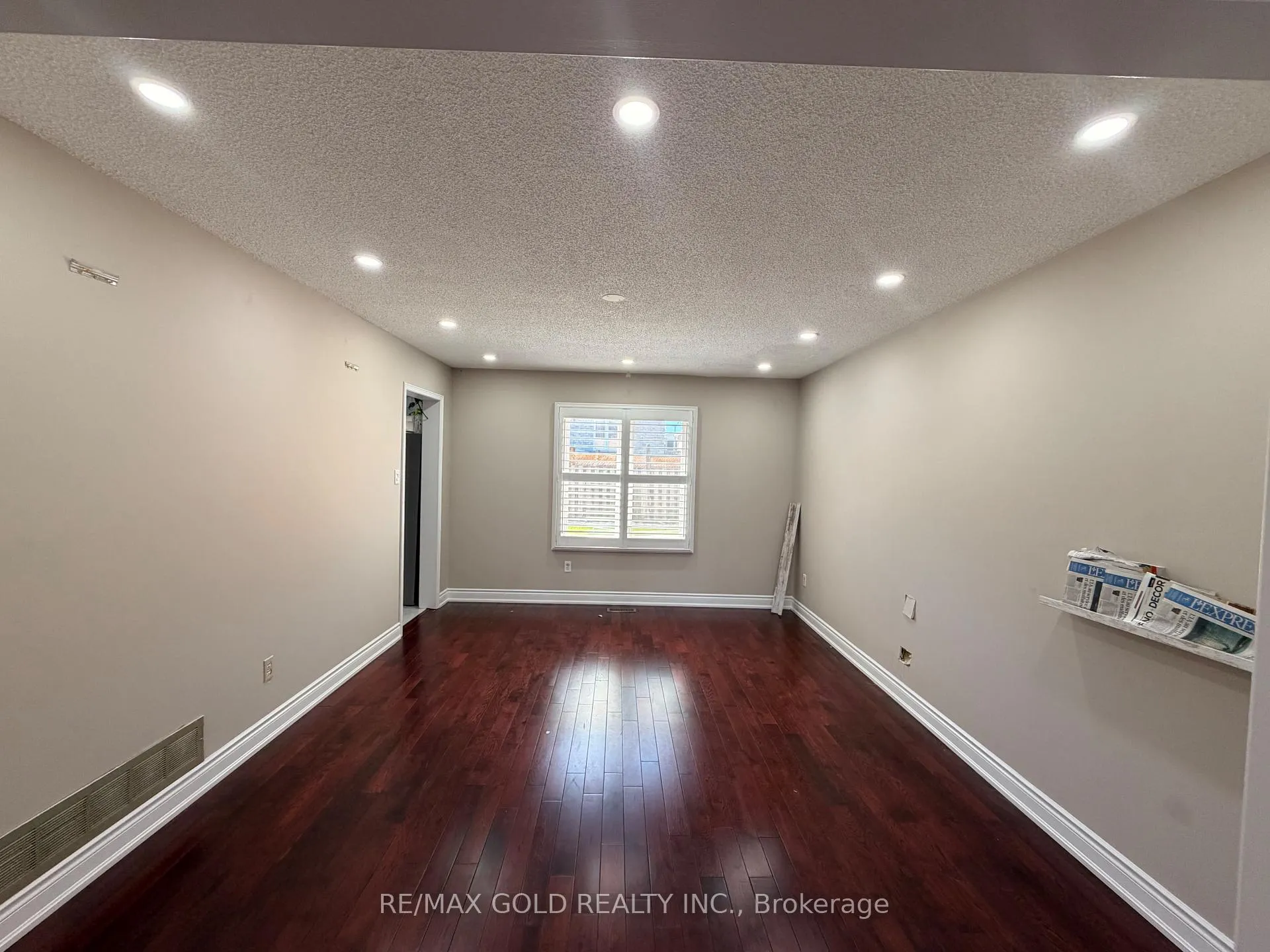 Photo 5 of Unit Main Floor, 11 Sunforest Drive, Brampton, Heart Lake West — HOMEH