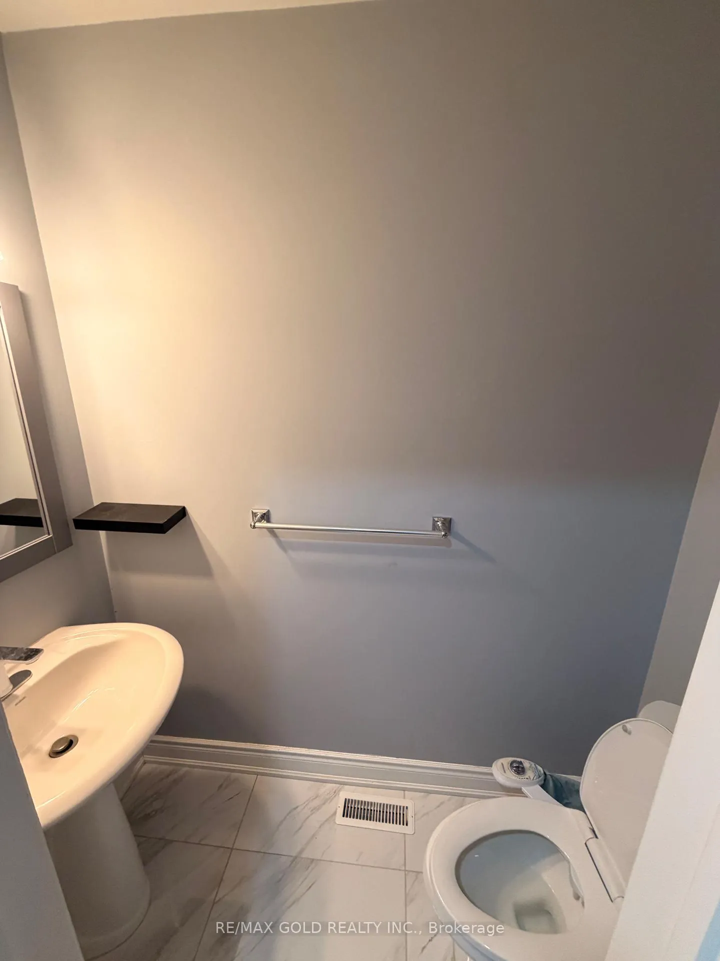 Photo 7 of Unit Main Floor, 11 Sunforest Drive, Brampton, Heart Lake West — HOMEH
