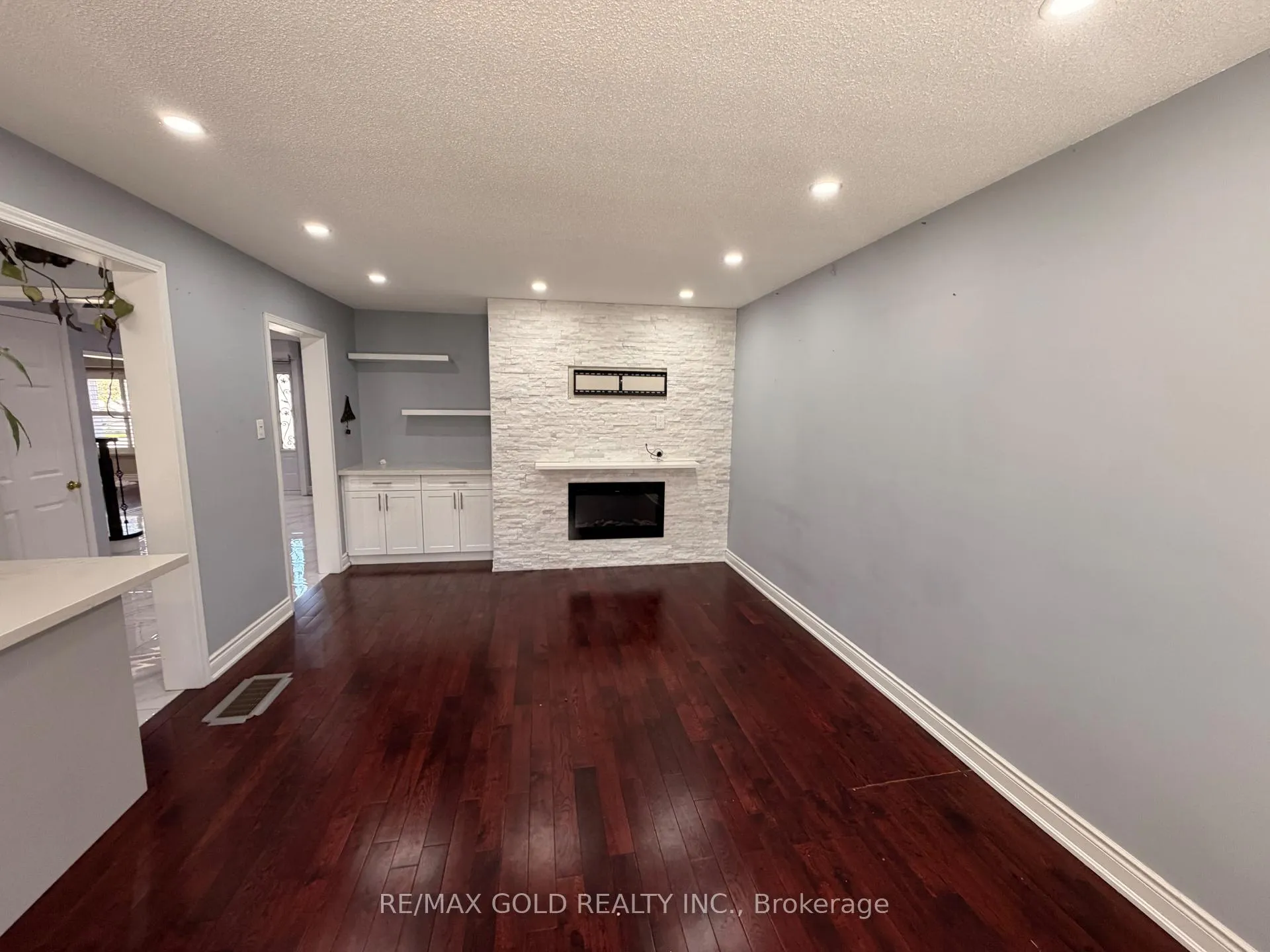 Photo 9 of Unit Main Floor, 11 Sunforest Drive, Brampton, Heart Lake West — HOMEH