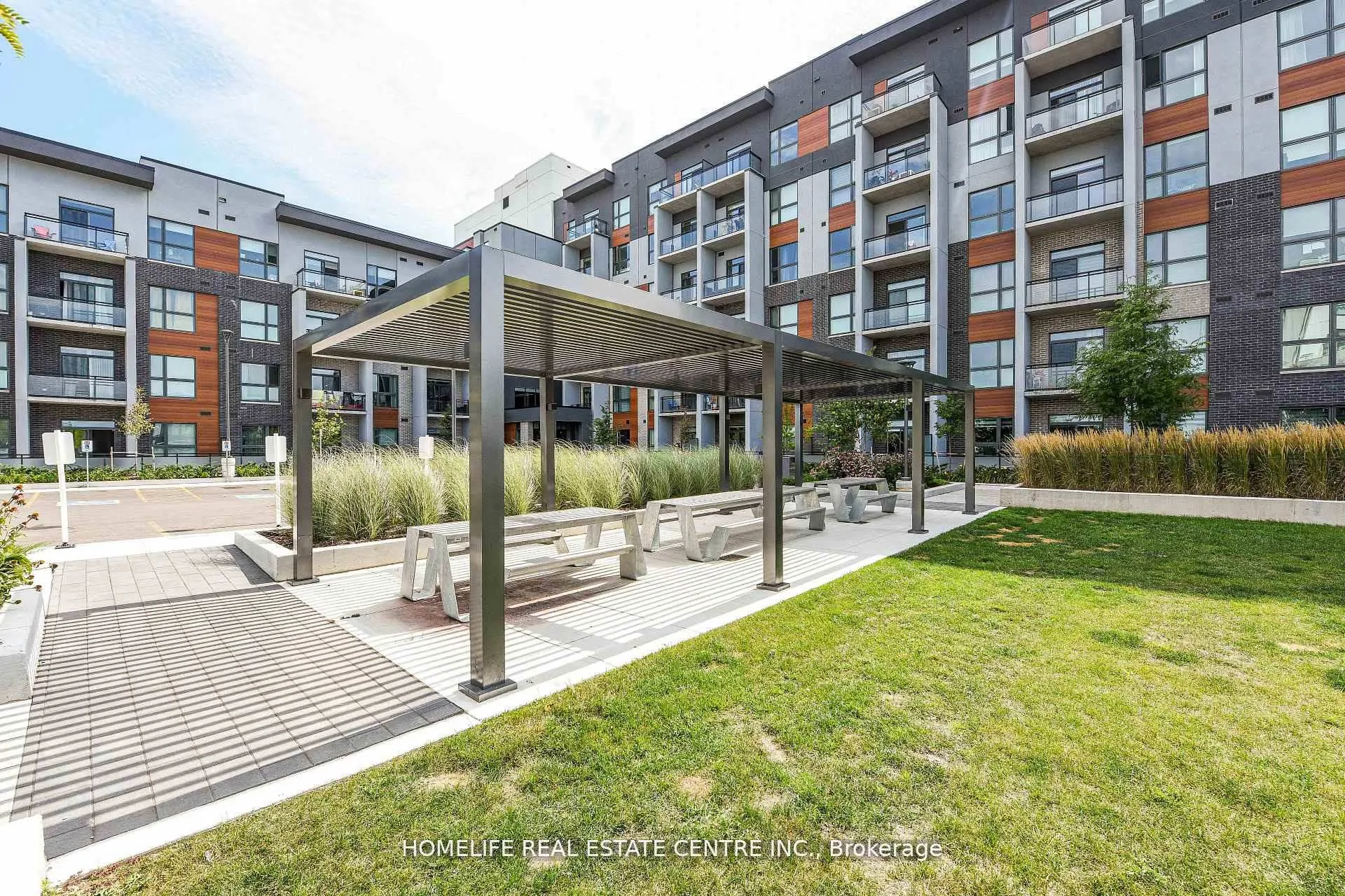 Front of Unit 104, 95 Dundas Street