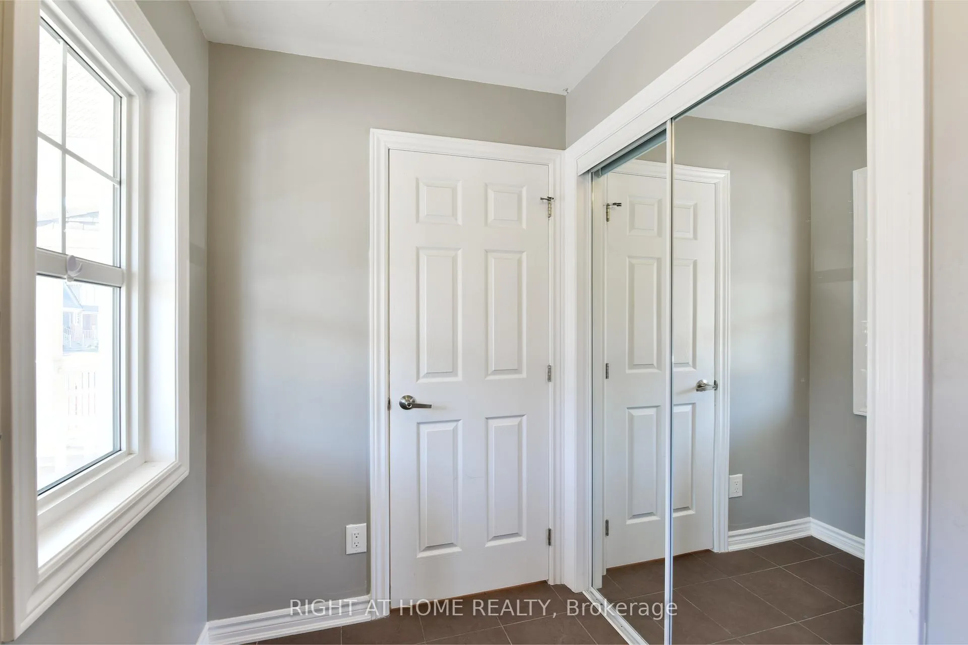 Photo 3 of 348 Gallantry Way, Ottawa, Stittsville (North) — HOMEH