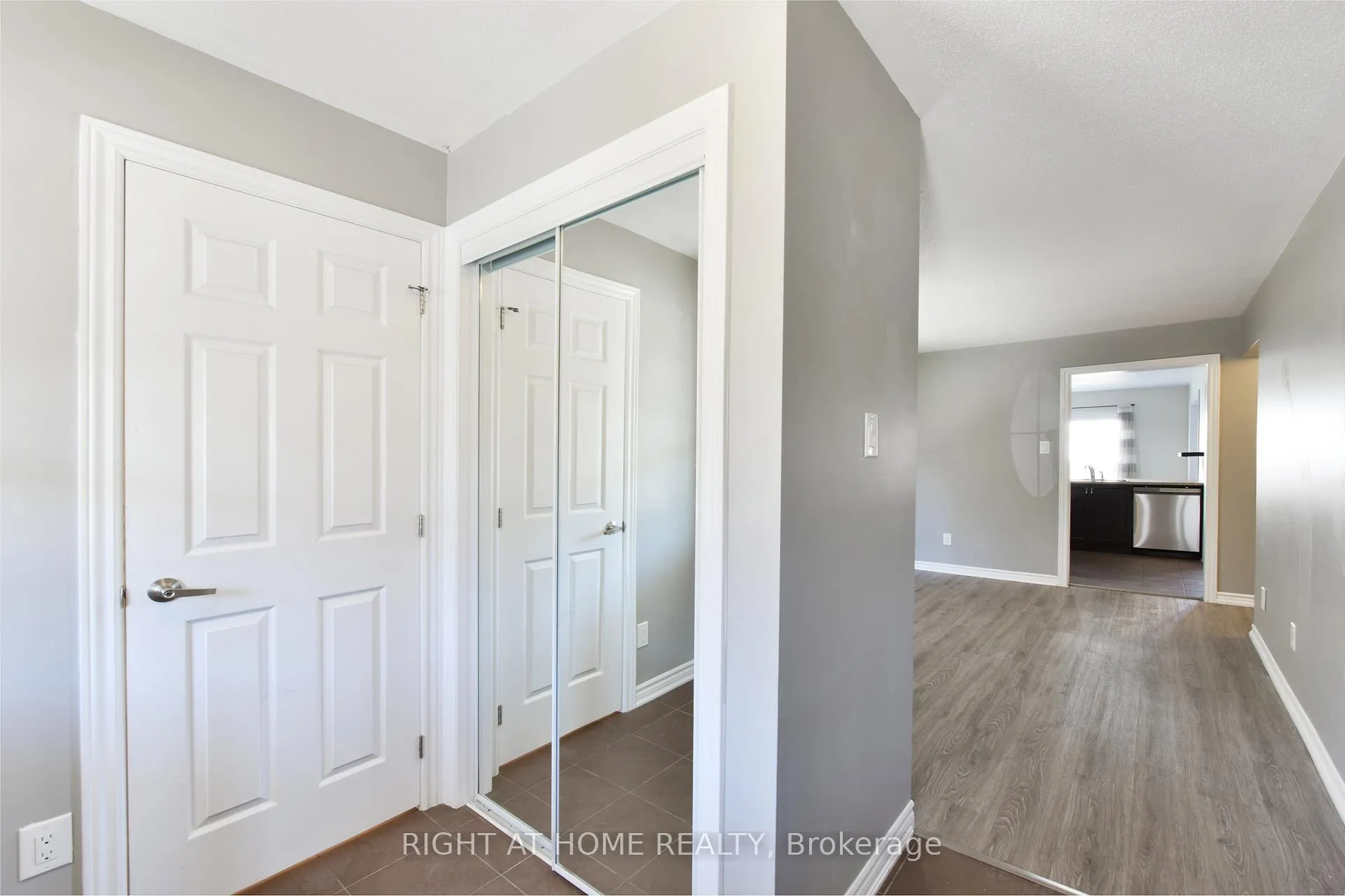 Photo 4 of 348 Gallantry Way, Ottawa, Stittsville (North) — HOMEH