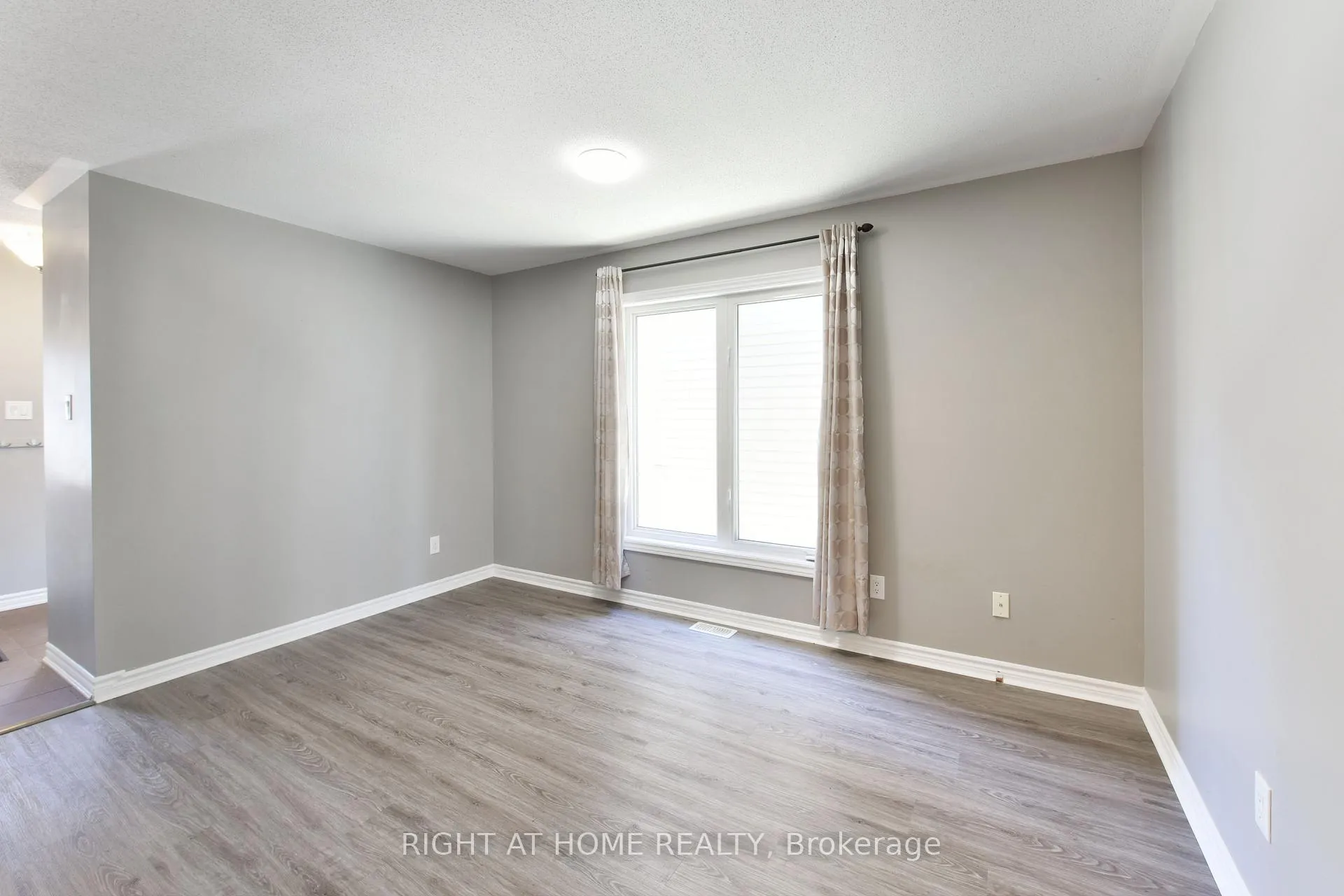 Photo 7 of 348 Gallantry Way, Ottawa, Stittsville (North) — HOMEH