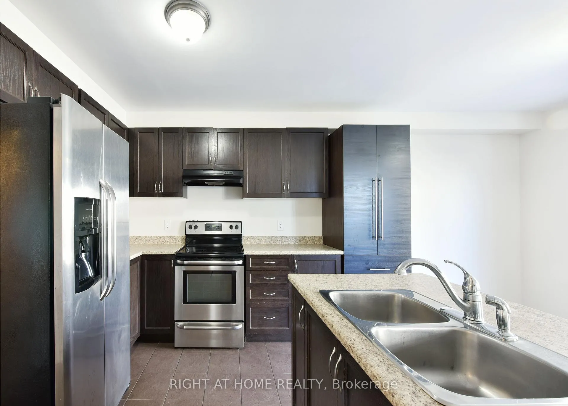 Photo 10 of 348 Gallantry Way, Ottawa, Stittsville (North) — HOMEH