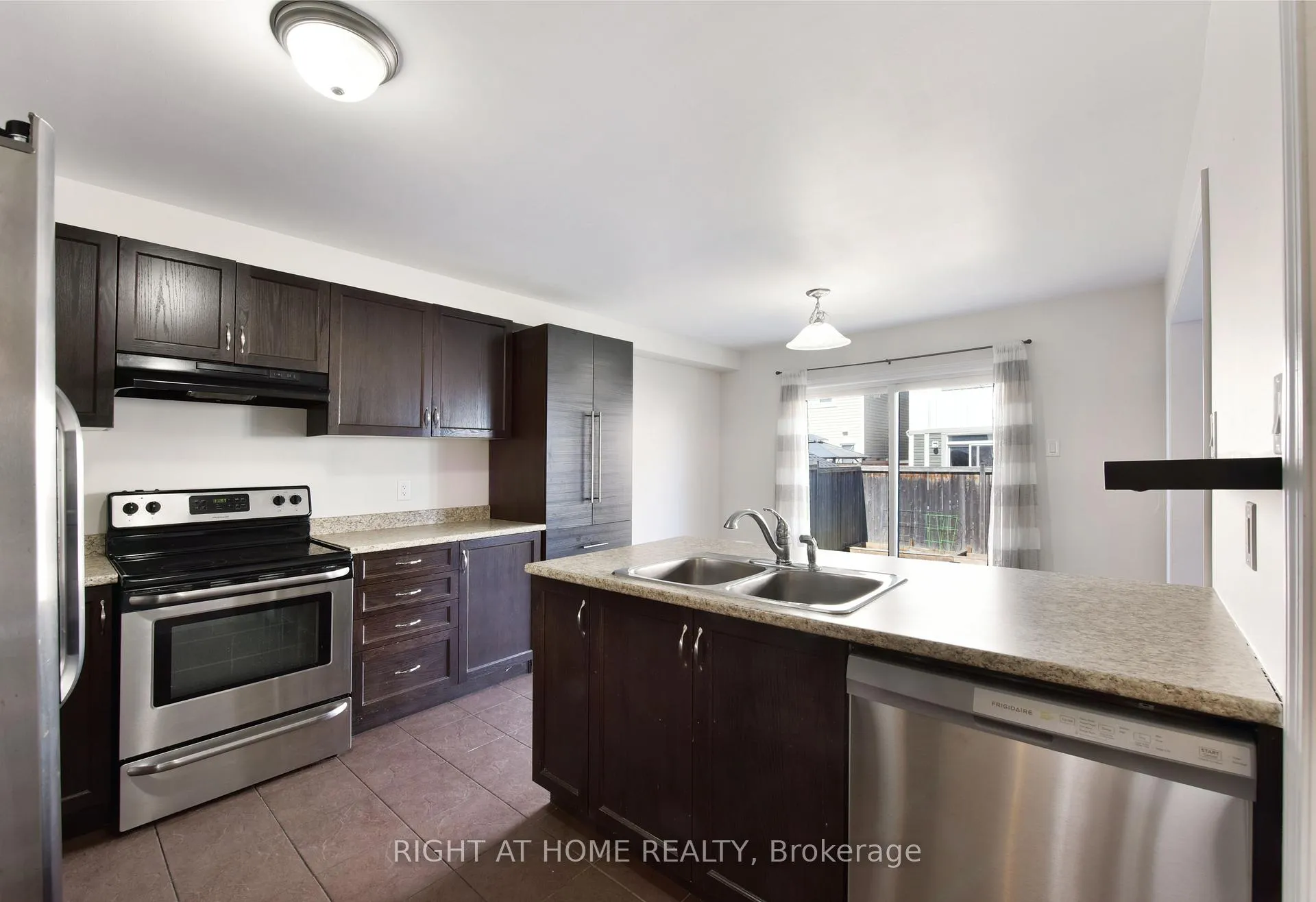 Photo 11 of 348 Gallantry Way, Ottawa, Stittsville (North) — HOMEH