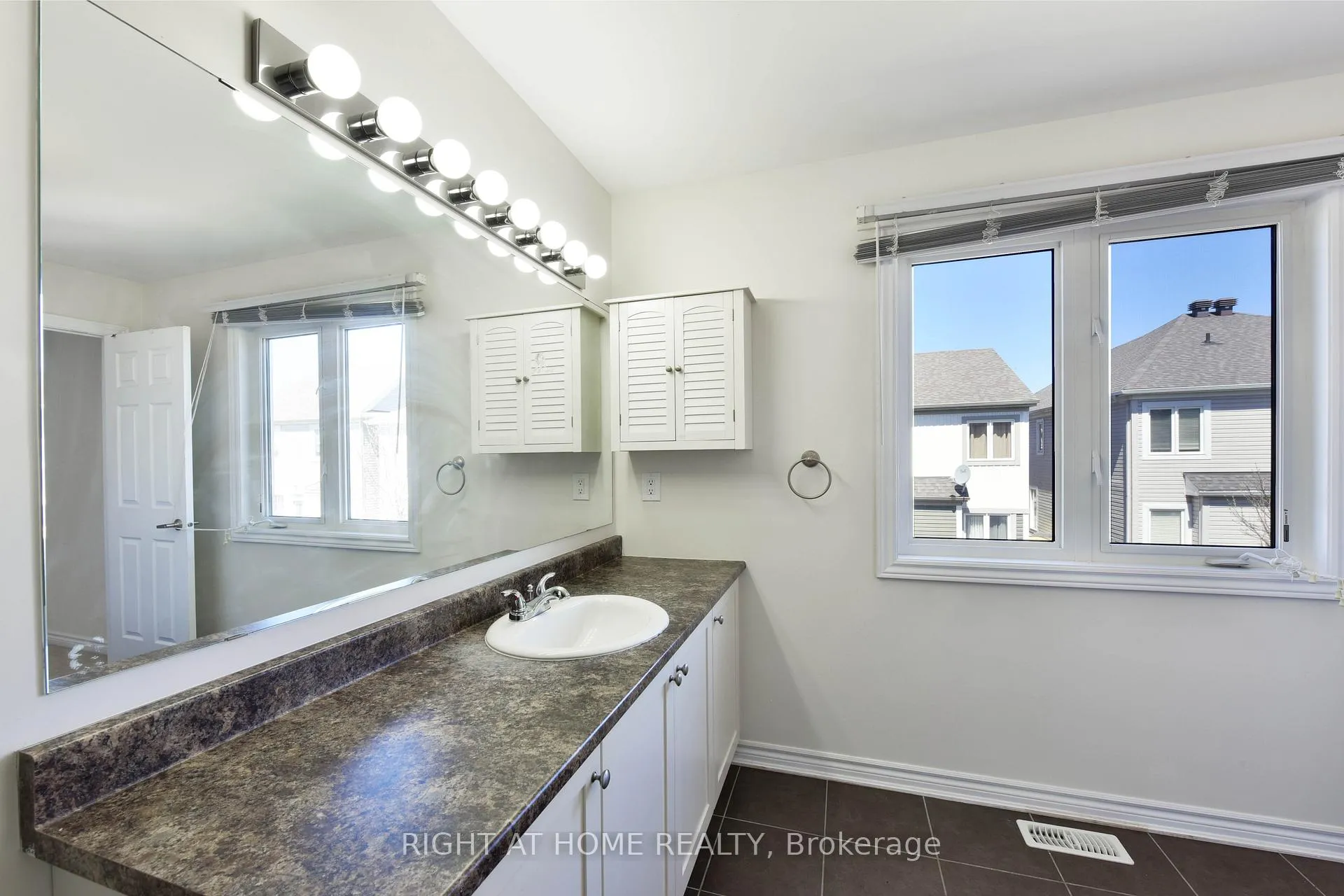 Photo 18 of 348 Gallantry Way, Ottawa, Stittsville (North) — HOMEH