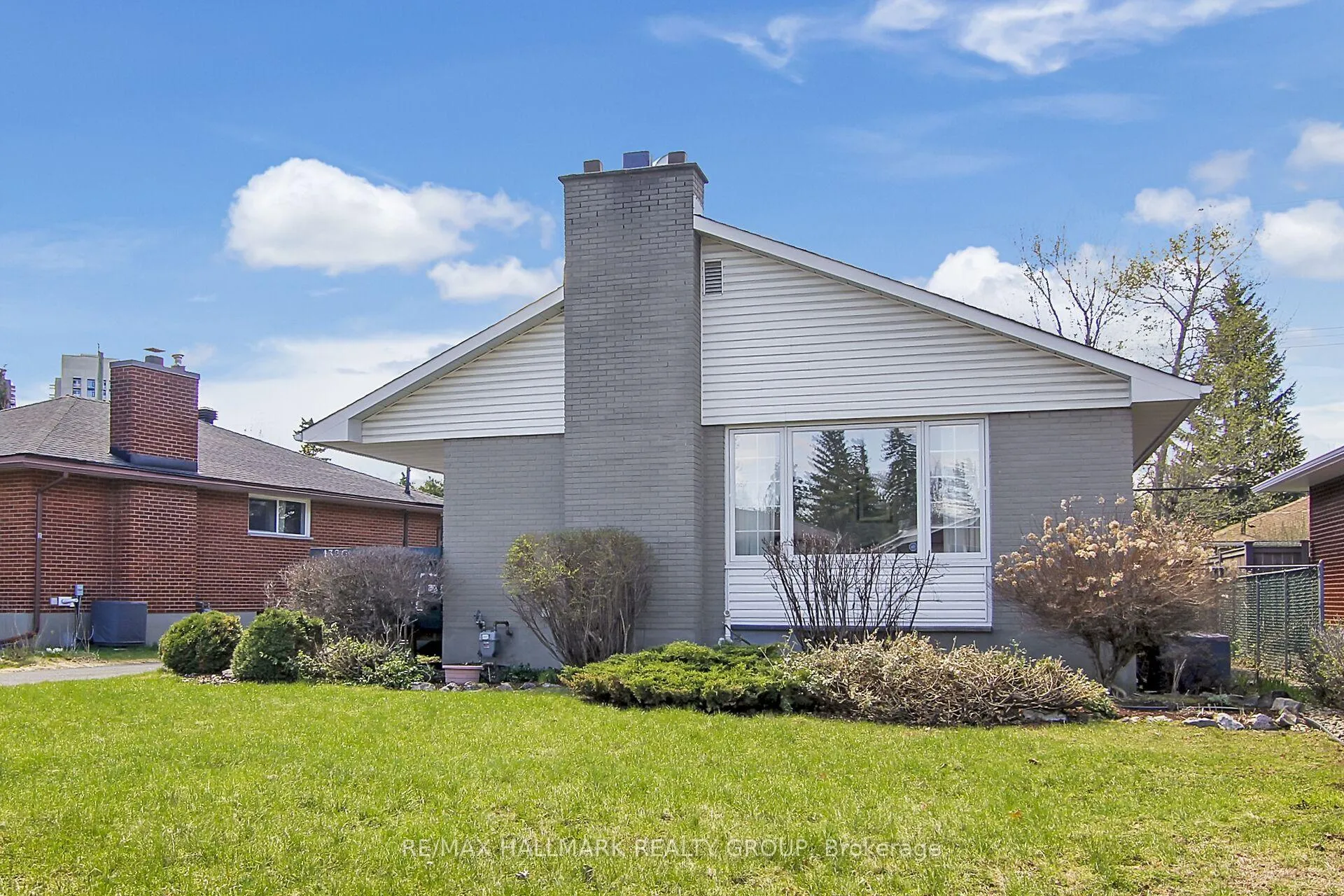 Photo 2 of 1320 Rustic Drive, Ottawa, Parkway Park — HOMEH