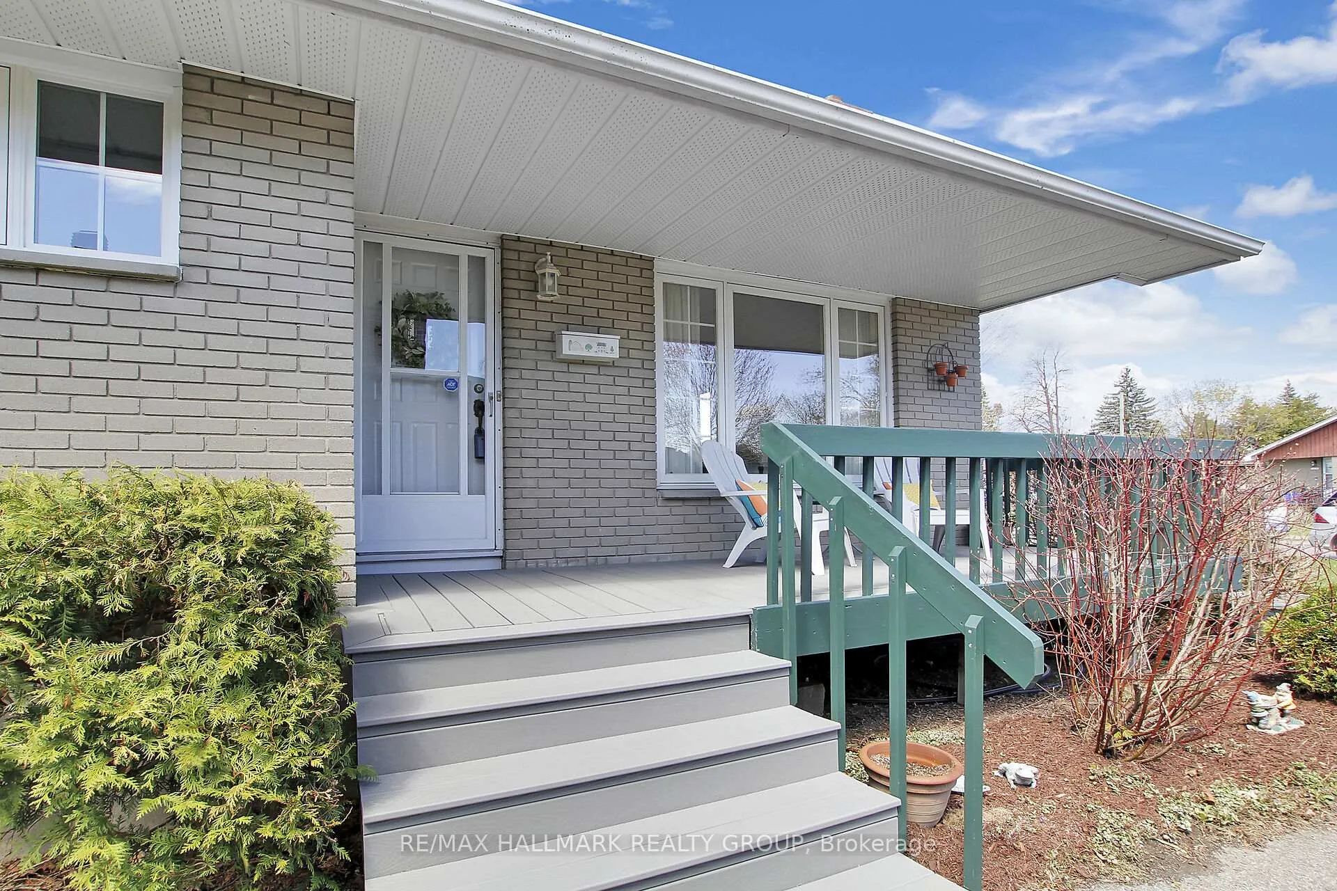 Photo 3 of 1320 Rustic Drive, Ottawa, Parkway Park — HOMEH