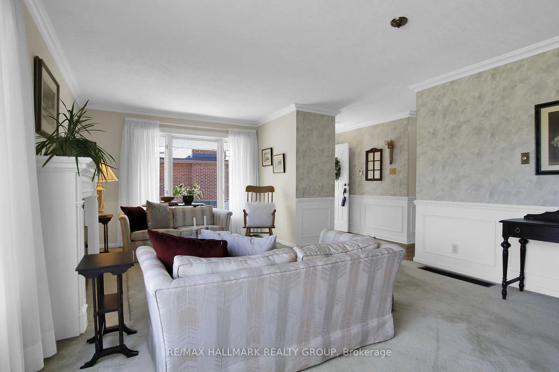 Photo 10 of 1320 Rustic Drive, Ottawa, Parkway Park — HOMEH