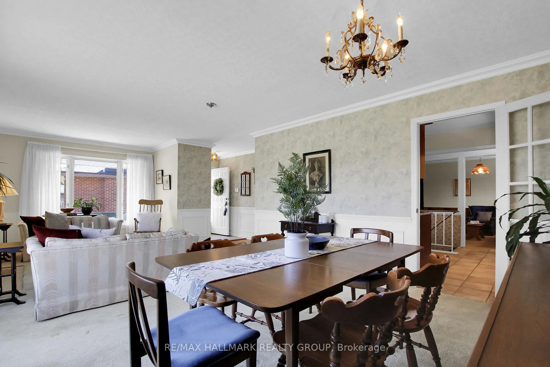 Photo 13 of 1320 Rustic Drive, Ottawa, Parkway Park — HOMEH