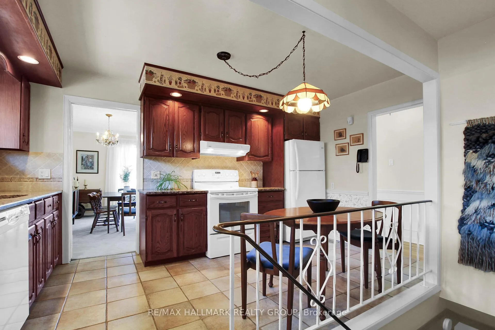 Photo 14 of 1320 Rustic Drive, Ottawa, Parkway Park — HOMEH