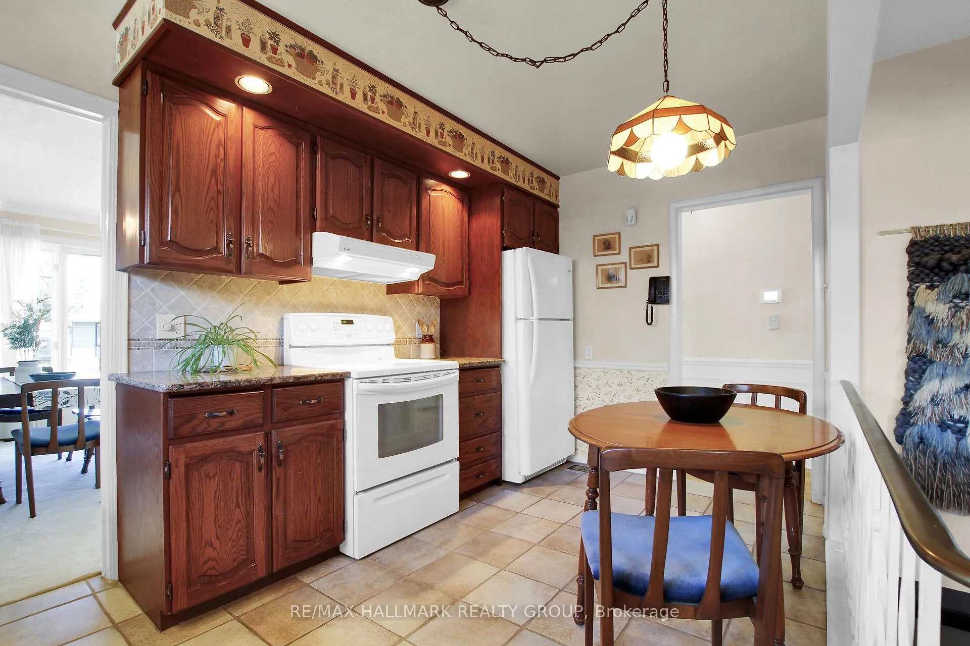 Photo 15 of 1320 Rustic Drive, Ottawa, Parkway Park — HOMEH