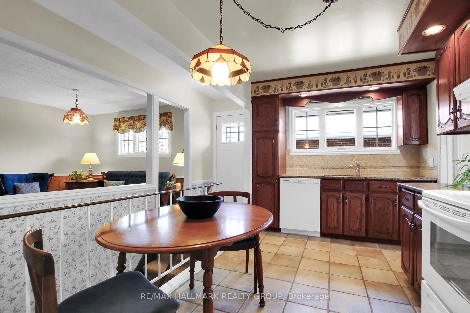 Photo 17 of 1320 Rustic Drive, Ottawa, Parkway Park — HOMEH