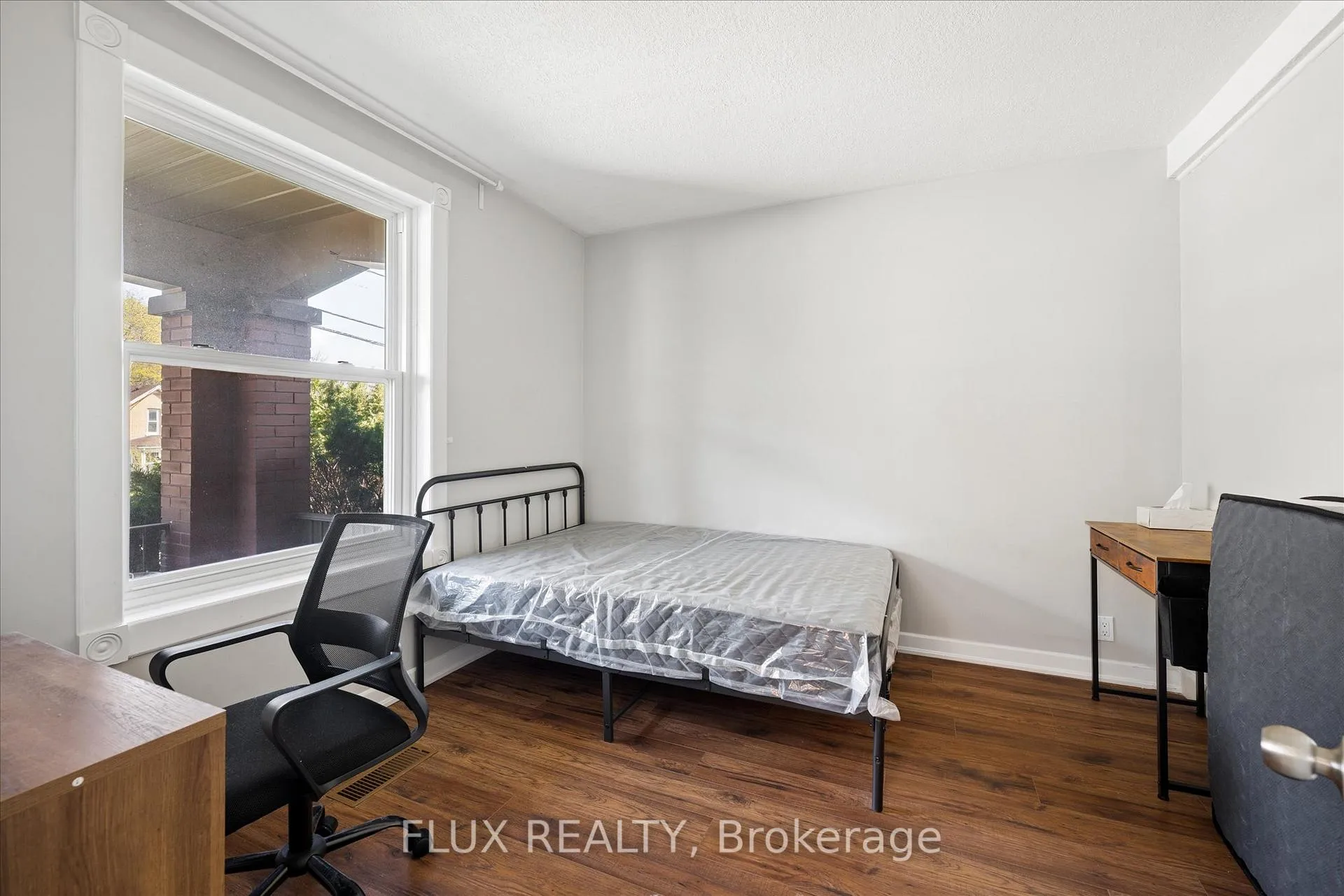 Photo 8 of 367 Victoria Street S, Kitchener, Cherry Hill — HOMEH