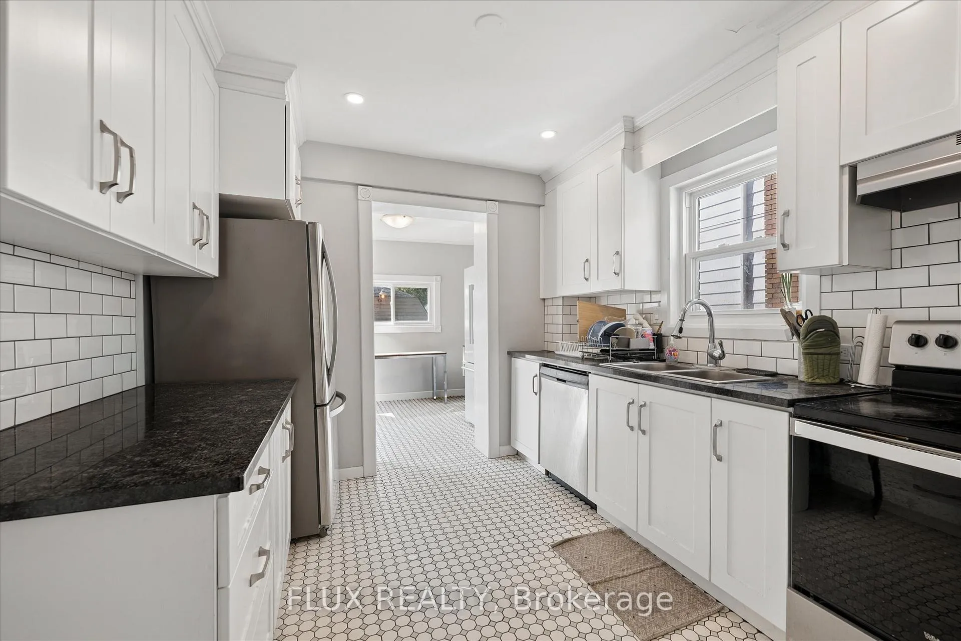 Photo 9 of 367 Victoria Street S, Kitchener, Cherry Hill — HOMEH