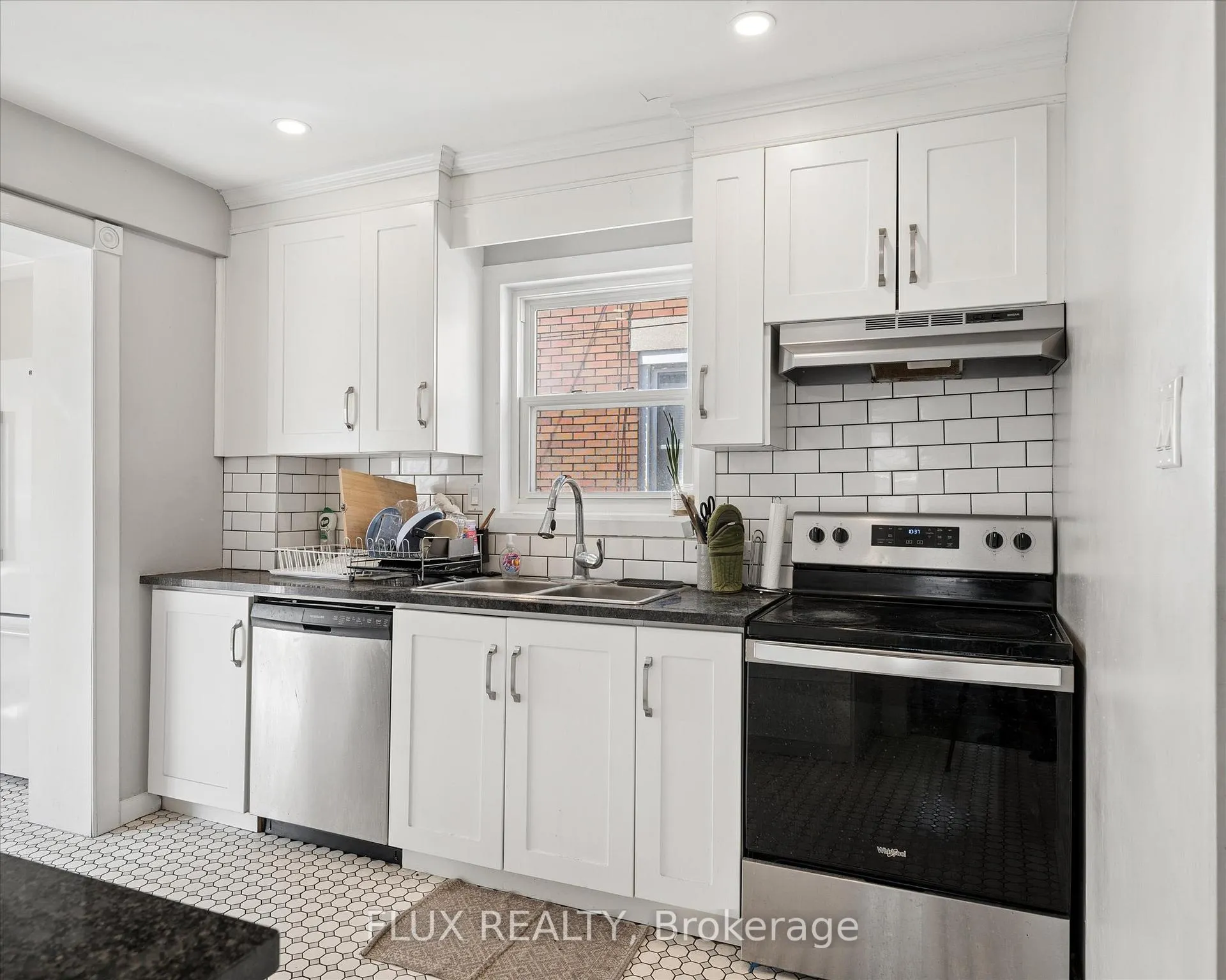 Photo 10 of 367 Victoria Street S, Kitchener, Cherry Hill — HOMEH