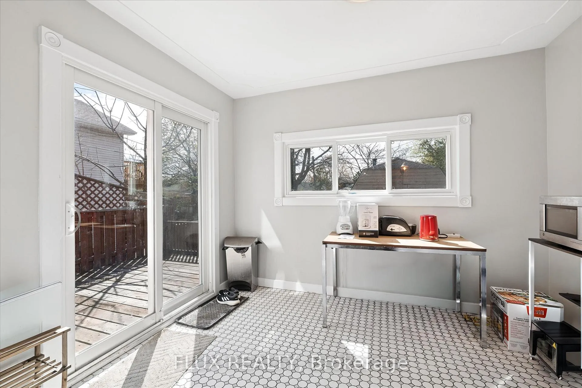 Photo 13 of 367 Victoria Street S, Kitchener, Cherry Hill — HOMEH