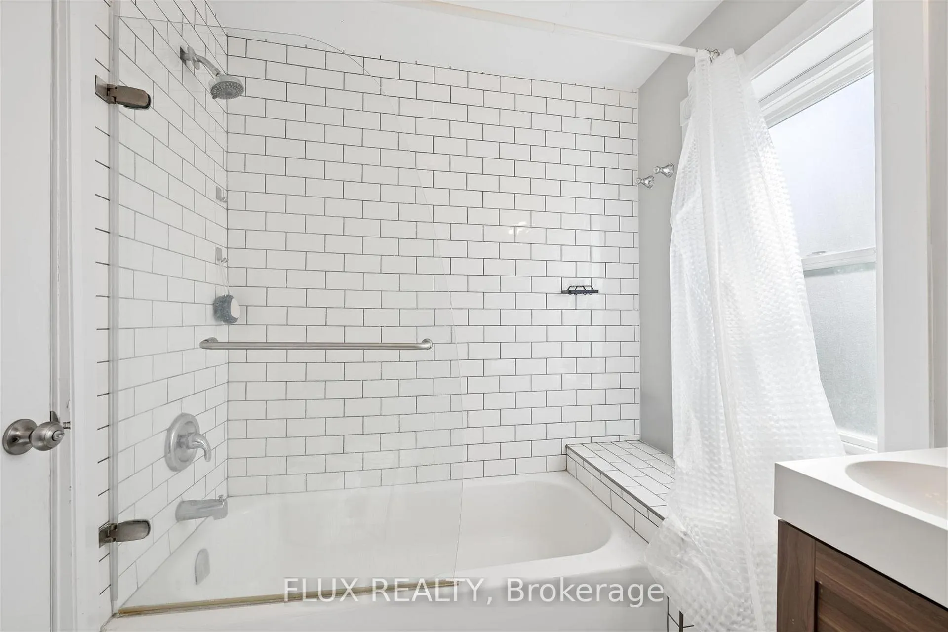 Photo 20 of 367 Victoria Street S, Kitchener, Cherry Hill — HOMEH