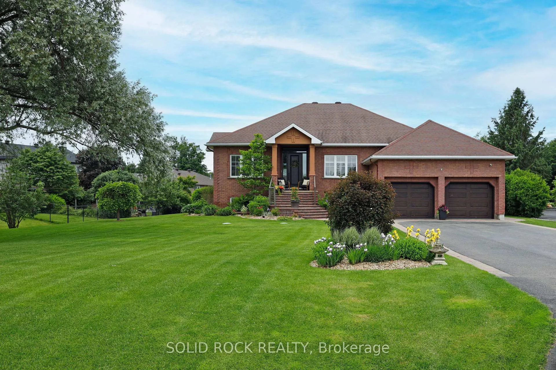 Photo 2 of 6541 Blossom Trail Drive, Ottawa, Greely — HOMEH