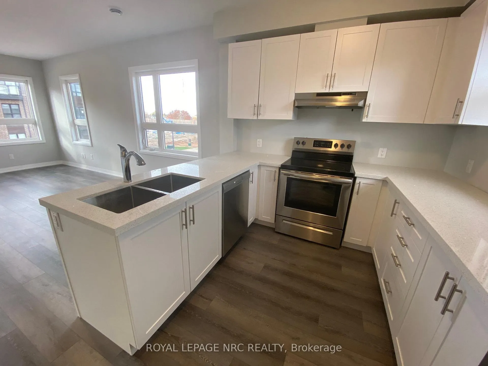 Photo 4 of Unit 28, 6705 Cropp Street, Niagara Falls, Morrison — HOMEH