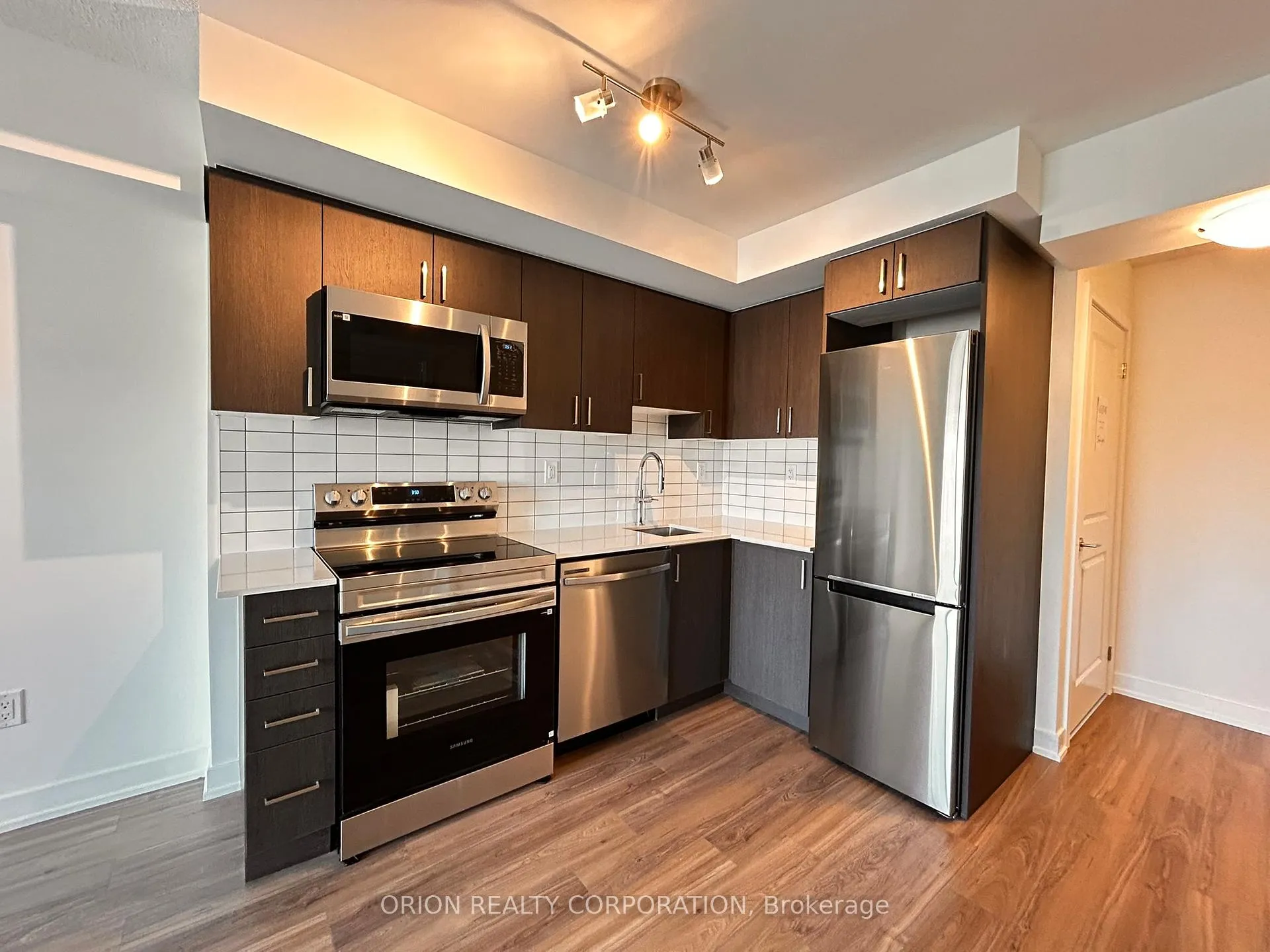 Photo 2 of Unit 912, 1010 Sandy Beach Road, Pickering, Bay Ridges — HOMEH
