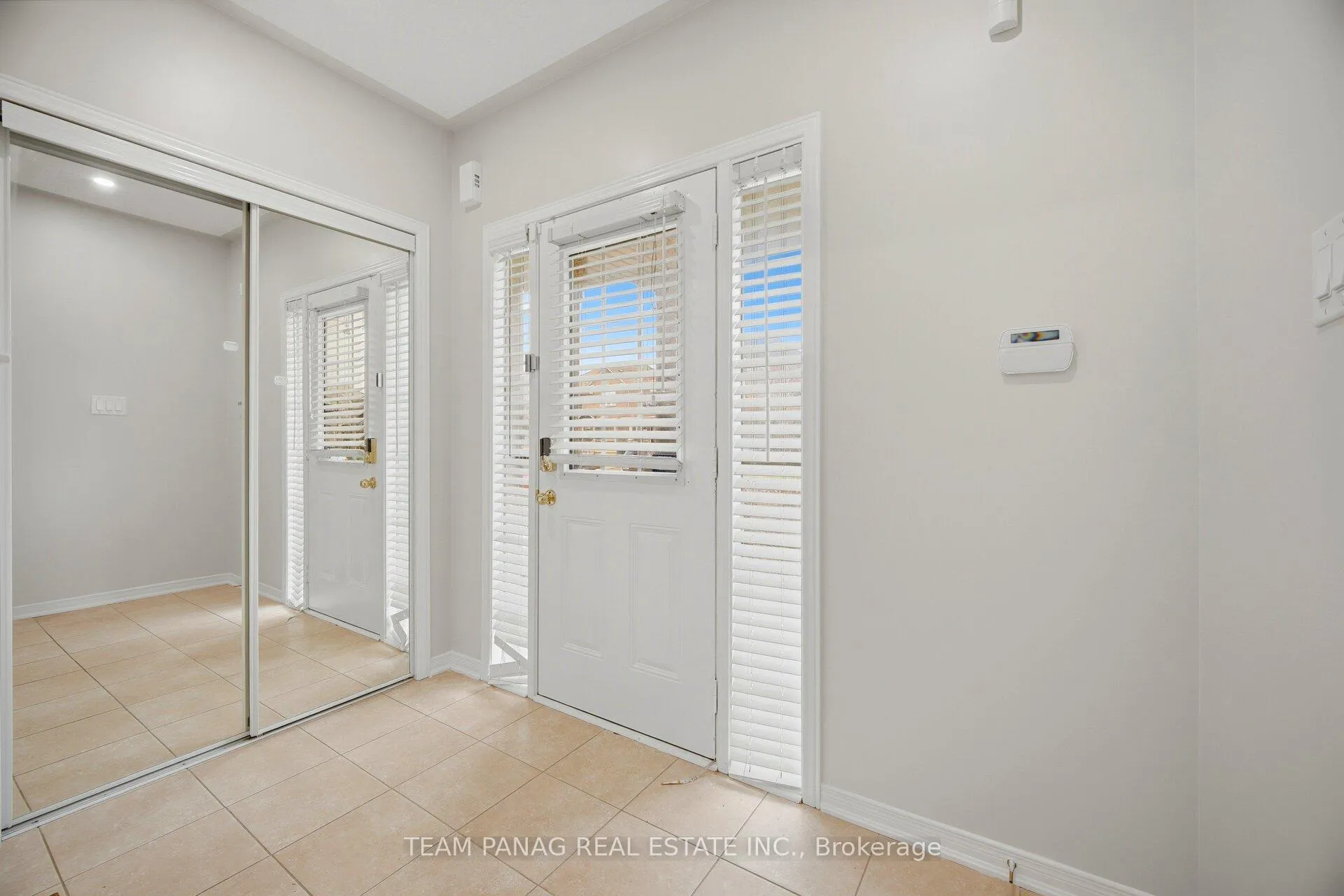Photo 5 of 87 Sleightholme Crescent, Brampton, Bram East — HOMEH