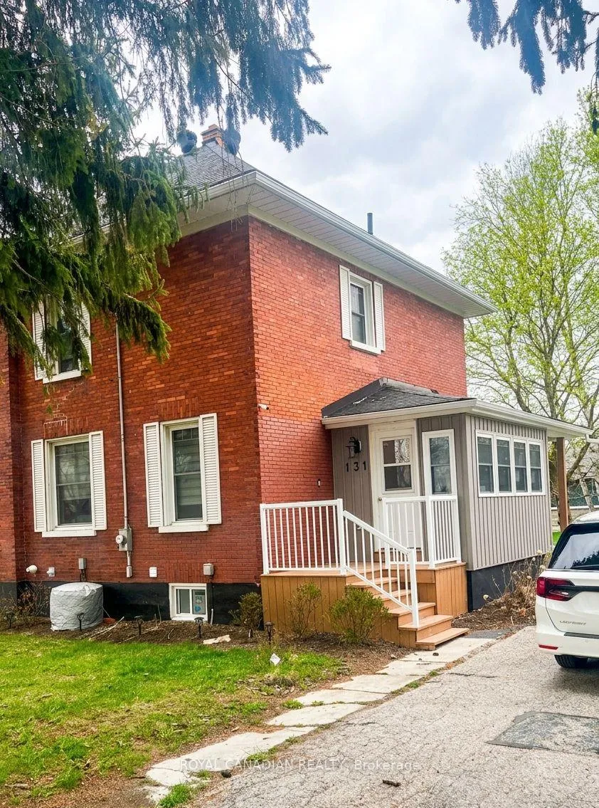 Front of 131 Elora Street N