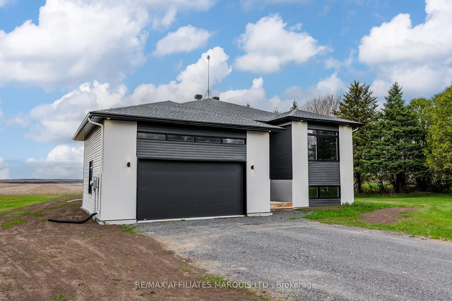 Photo 1 of 16939 Eighth Road, North Stormont, North Stormont (Roxborough) Twp — HOMEH