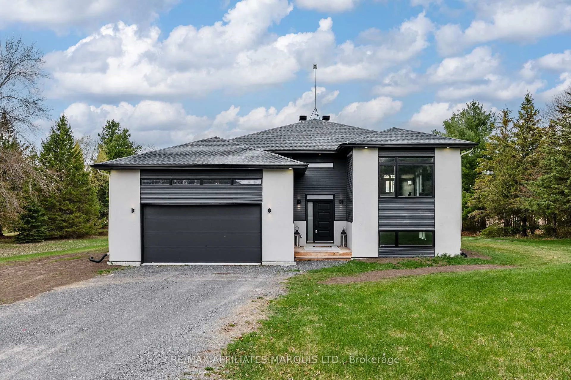 Photo 2 of 16939 Eighth Road, North Stormont, North Stormont (Roxborough) Twp — HOMEH